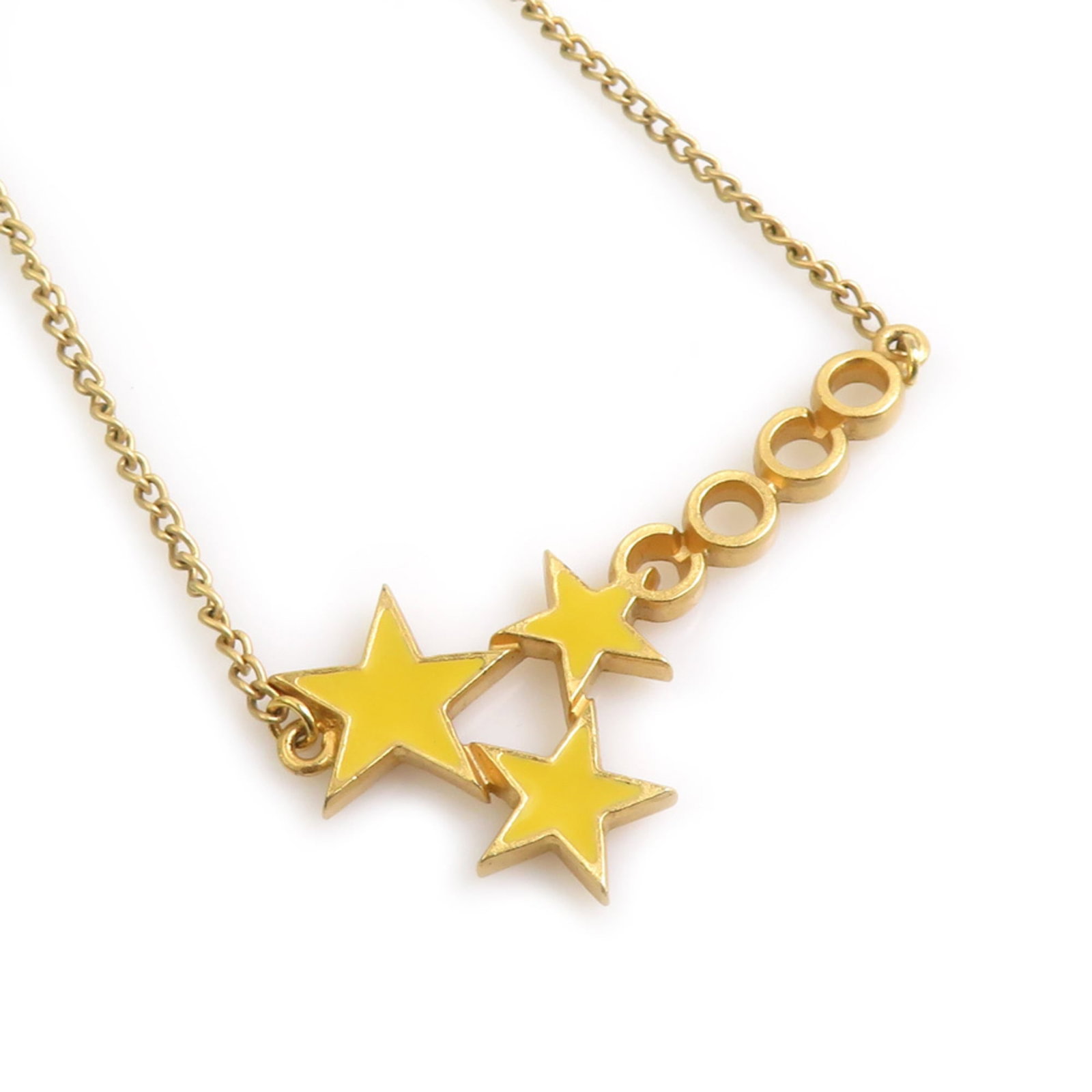 Women's Yellow Gold Star Coco Enamel Necklace Metal Chanel: Women's Yellow Gold Star Coco Enamel Necklace Metal Chanel Yellow gold star Coco Enamel Necklace from Chanel, featuring a 22mm x 43mm enamel pendant suspended from a metal chain. This used necklace