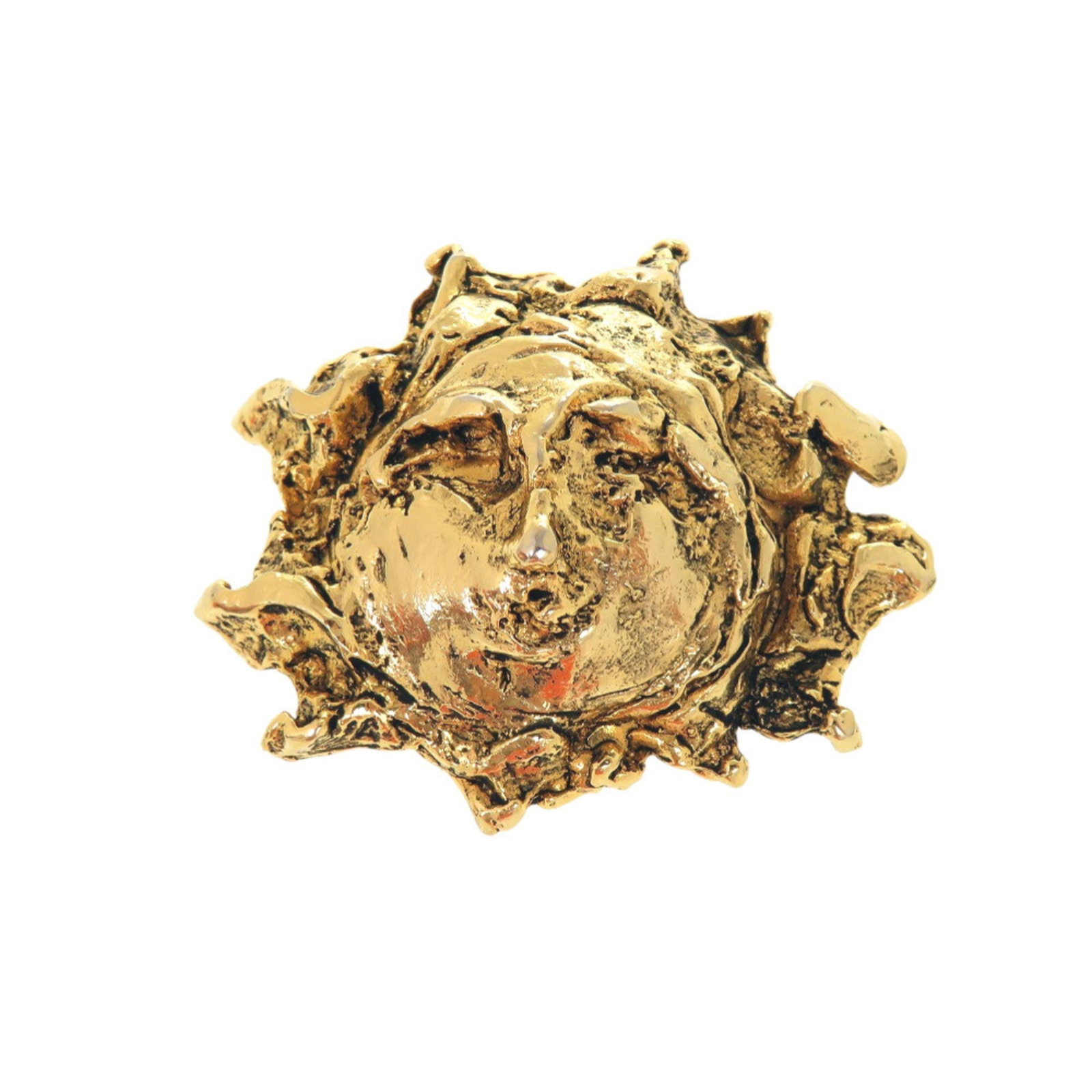 Hermes metal brooch: Hermes metal brooch Gold metal brooch from Hermes, bearing a signature. This vintage piece features a classic design with subtle signs of wear and tear, reflecting its age. Measuring approximately