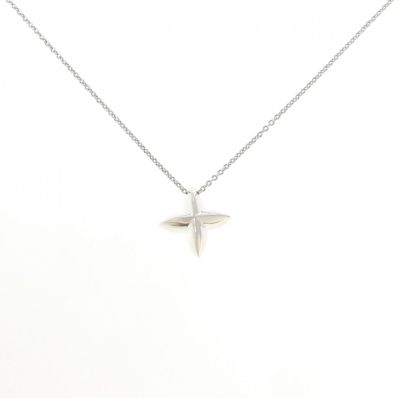 Small star necklace from Tiffany Sirius: Small star necklace from Tiffany Sirius Small star necklace from Tiffany Sirius, crafted in sterling silver 925. The delicate pendant features intricate details and measures 13.3mm x 12.9mm,