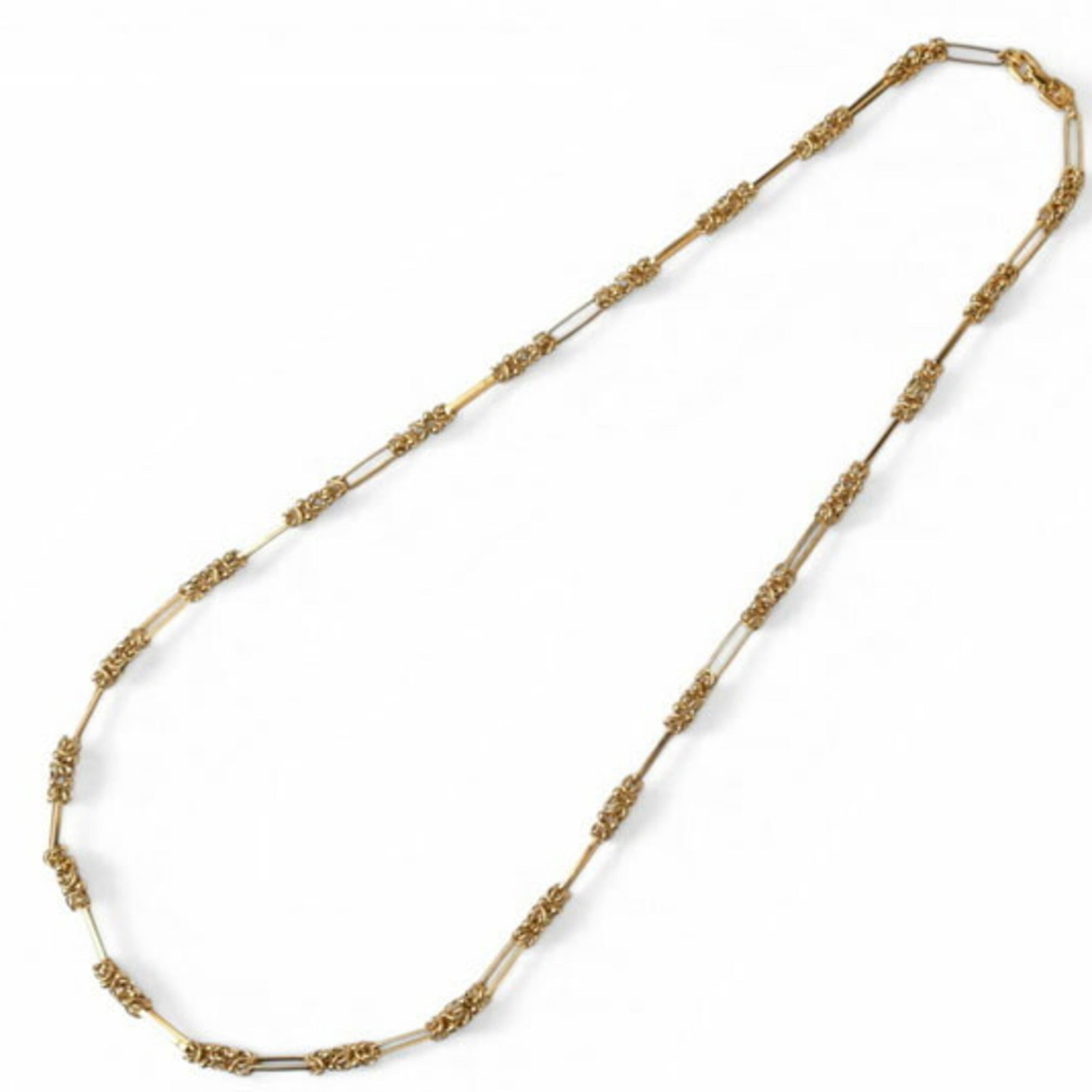 Givenchy Long Necklace Givenchy Gg 4G Gold Clasp Women'S: Givenchy Long Necklace Givenchy Gg 4G Gold Clasp Women'S Givenchy's iconic Long Necklace boasts a sleek gold plating finish, adding a touch of luxury to any outfit. Measuring 76 cm in length, it