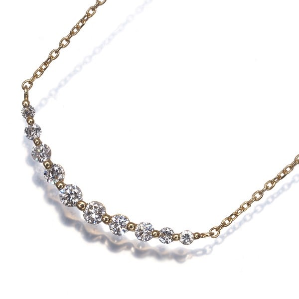 Diamond necklace diamond 0.30ct lueur yellow gold 18k vendome: Diamond necklace diamond 0.30ct lueur yellow gold 18k vendome Yellow gold 18k Vendome necklace features a natural diamond pendant weighing 0.30ct, set in a stylish pendant design within the Lueur coll