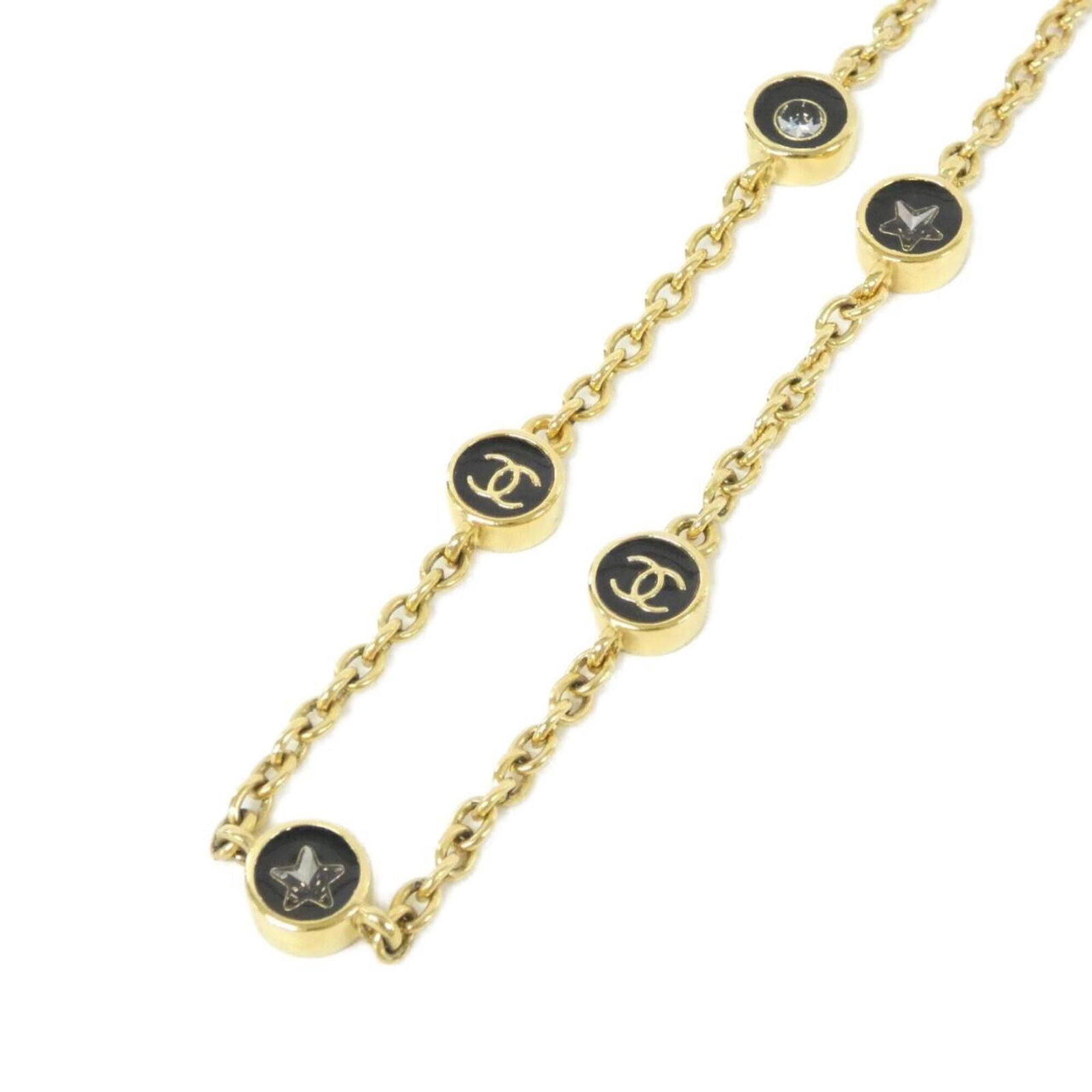 Abg572 Necklace of Chanel: Abg572 Necklace of Chanel The Abg572 Necklace of Chanel boasts a sleek black crystal pendant, perfectly complemented by its adjustable chain. Measuring 10mm x 10mm, the 10mm crystal stone adds a touch