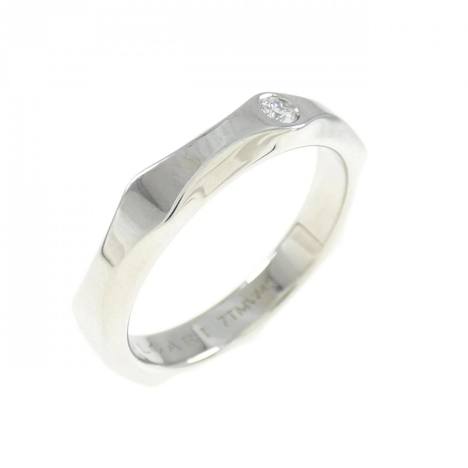 Ring Band Platinum by Bvlgari: Ring Band Platinum by Bvlgari Platinum band ring by Bvlgari, featuring a diamond stone and made from high-quality platinum. This used band ring is in very good condition with some minor traces of usag