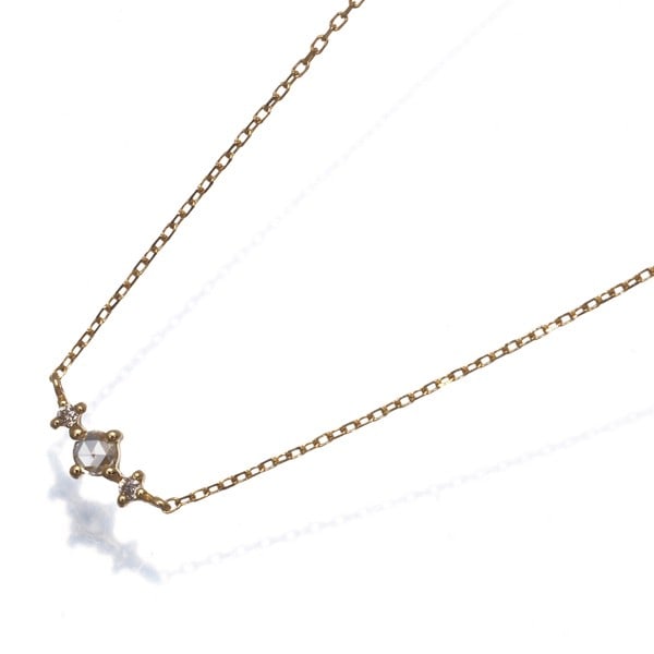 Rose-cut diamond ahkah 18k gold espoir yellow 750: Rose-cut diamond ahkah 18k gold espoir yellow 750 18k yellow gold espoir setting showcases a beautiful rose-cut diamond, creating a stunning pendant. The combination of the warm metal and delicate