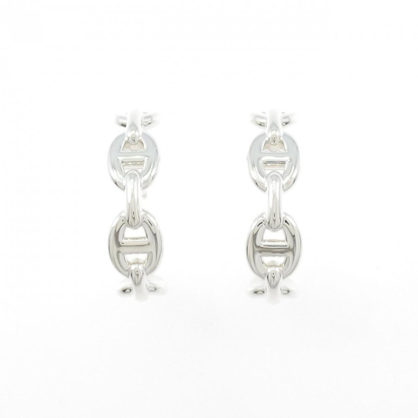 Hermes 925 Silver Earrings Stud: Hermes 925 Silver Earrings Stud Hermes 925 Silver Earrings Stud - A stylish and elegant accessory, these stud earrings feature high-quality silver construction with a classic design that complements a