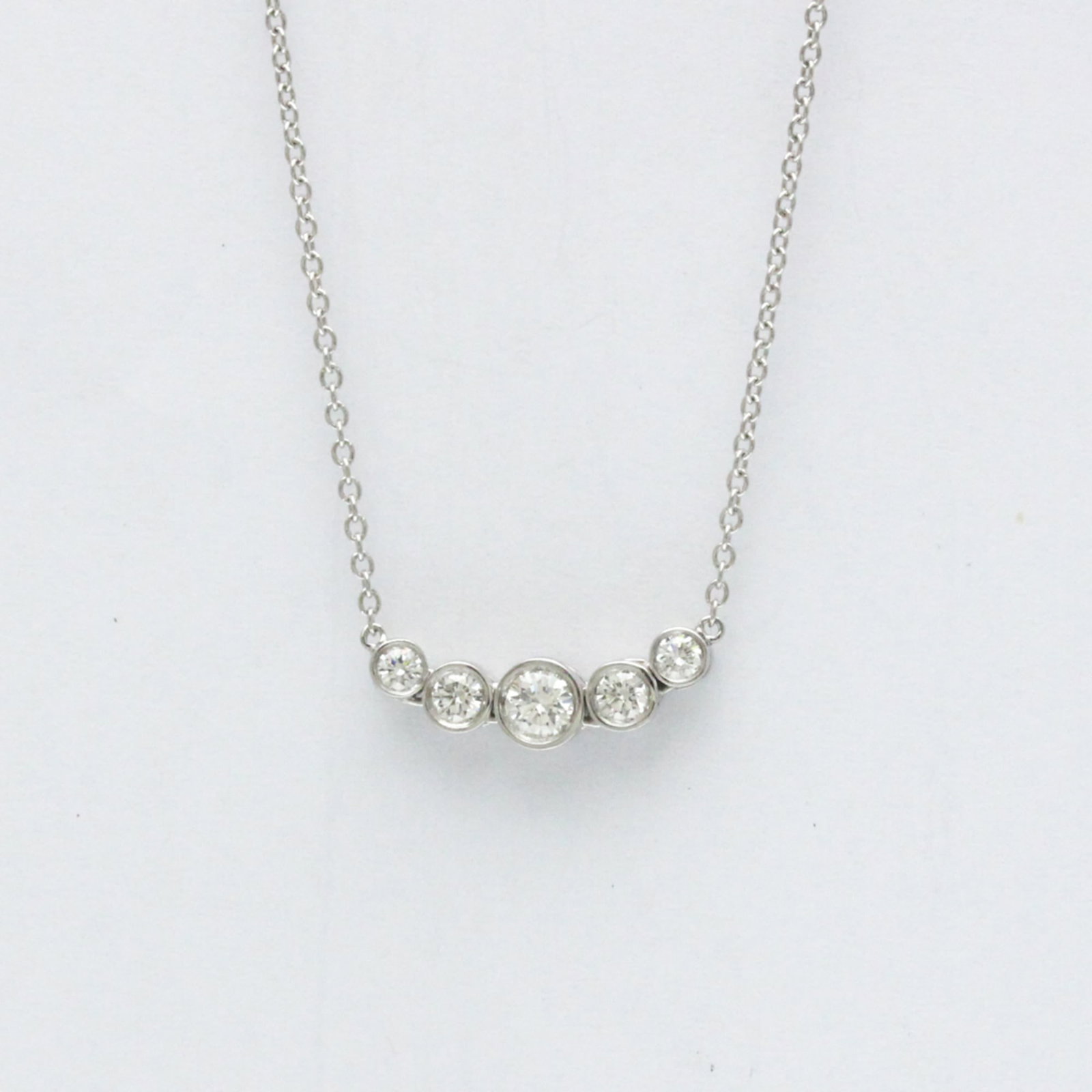 Tiffany Jazz Graduated Necklace Platinum Diamond Menwomen Fashion Pendant Necklace (Silver): Tiffany Jazz Graduated Necklace Platinum Diamond Menwomen Fashion Pendant Necklace (Silver) Platinum diamond pendant necklace with a silver finish, featuring a graduated design and weighing 3.3g. The