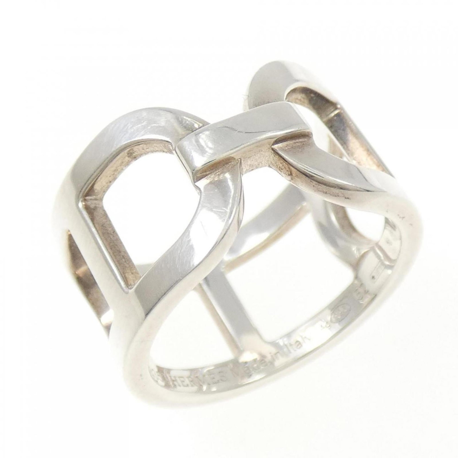 Ring Hermes Silver Band 925: Ring Hermes Silver Band 925 Silver band ring from Hermes, made from high-quality silver (925), with a sleek and modern design. This used item shows hardly any signs of wear and is in like-new