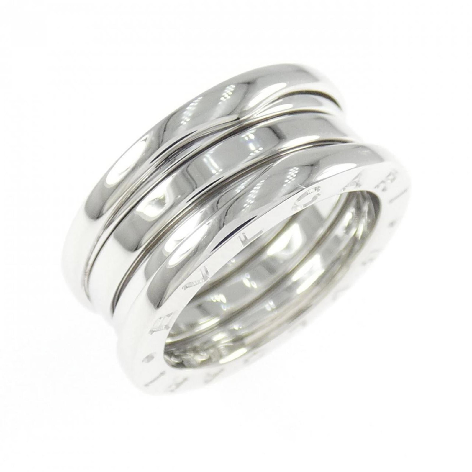 Bvlgari Band Ring White Gold (18K): Bvlgari Band Ring White Gold (18K) Bvlgari Band Ring White Gold (18K) features a sleek design with a few traces of usage, some scratches / dirt visible. Made from high-quality white gold (18K), this b