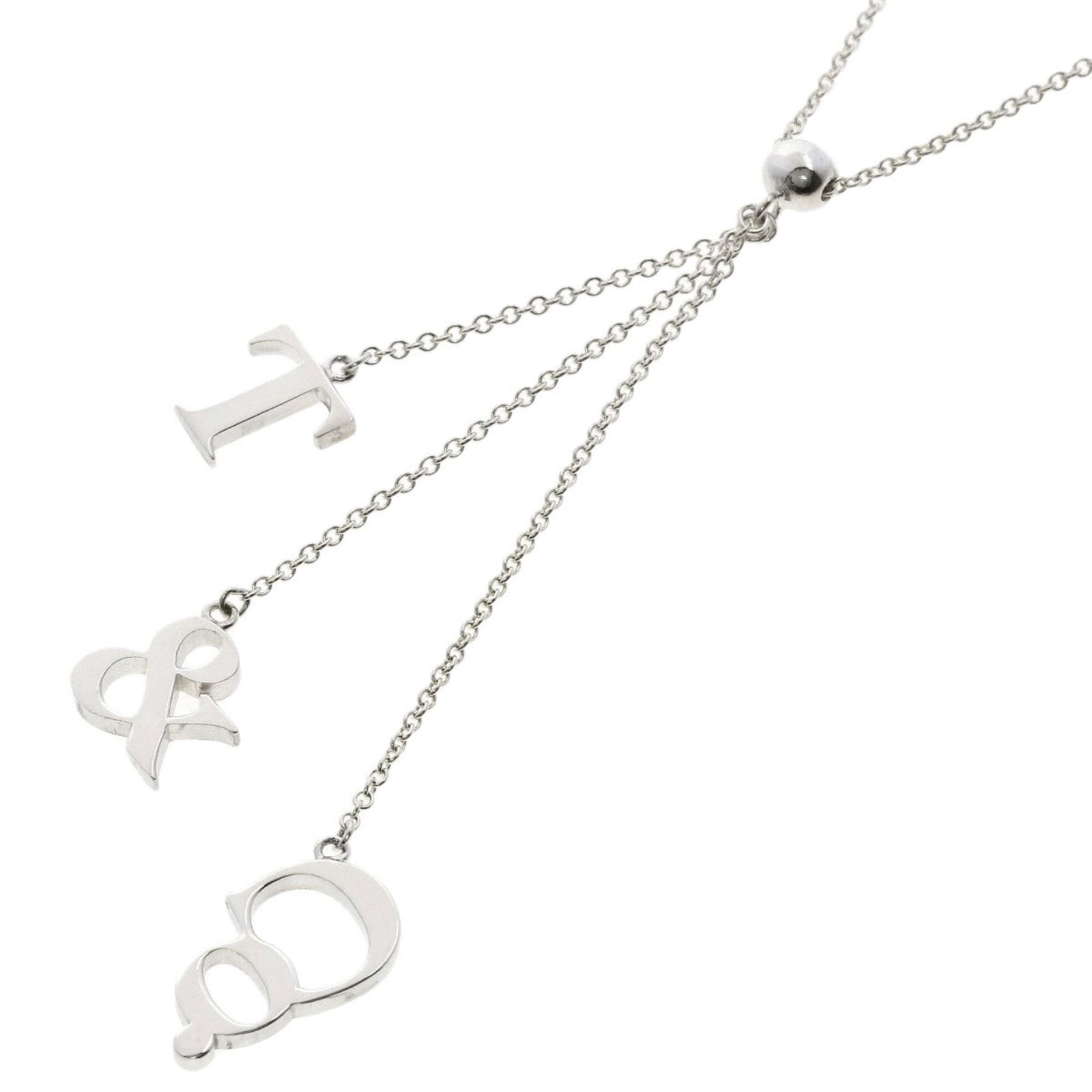 Women's silver necklace logo Tiffany & Co.: Women's silver necklace logo Tiffany & Co. Silver Tiffany & Co. necklace logo pendant, measuring 8.4mm x 14.2mm, is set on a 41 cm / 16.14'' chain. The piece bears some scratches and dirt, but
