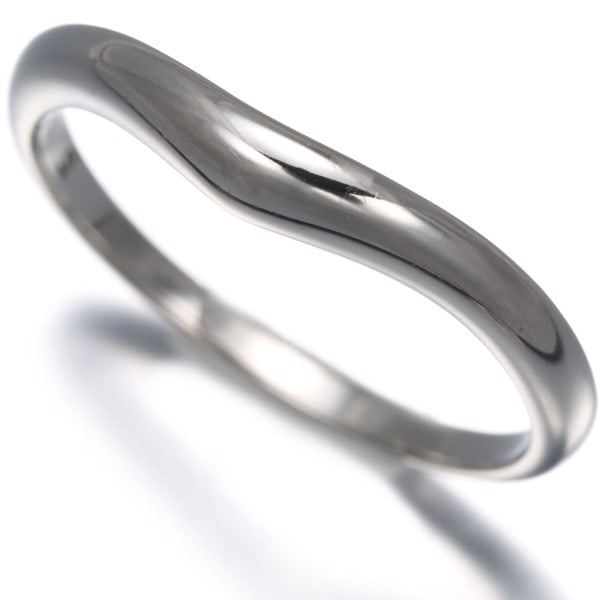 Ring Fedi us7 platinum 950 Bvlgari: Ring Fedi us7 platinum 950 Bvlgari Platinum BVLGARI ring with a metal purity of 950, featuring the iconic Fedi collection. This US7 ring boasts no main stone, making it a sleek and modern accessory.