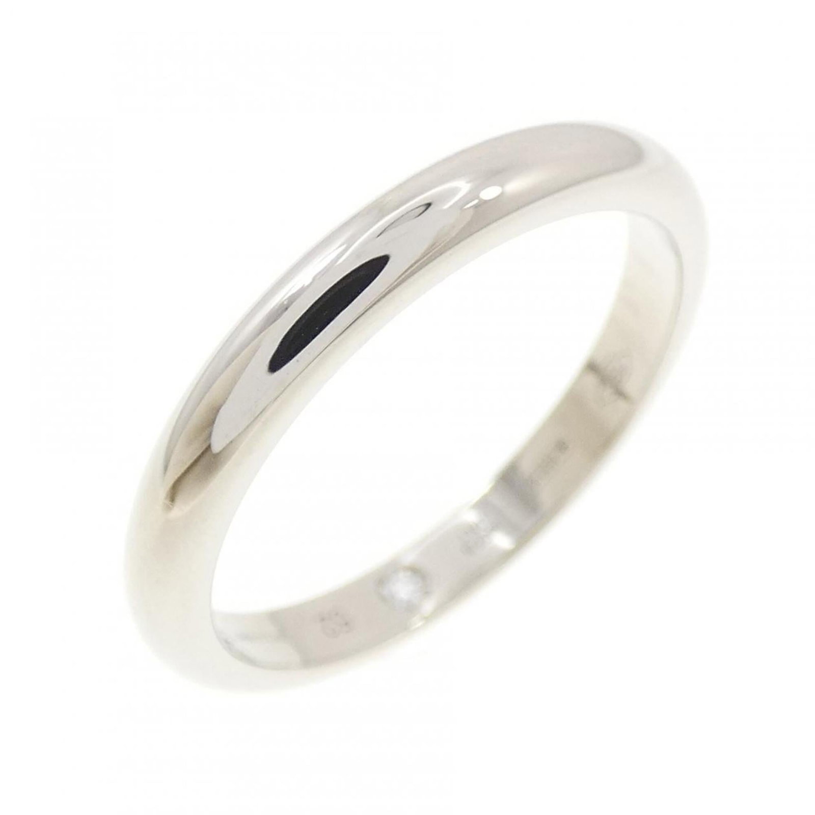 Ring in platinum 950 by Bvlgari: Ring in platinum 950 by Bvlgari Platinum 950 band ring from Bvlgari, featuring a diamond stone and made from high-quality platinum. This used item is in like new condition with hardly any traces of