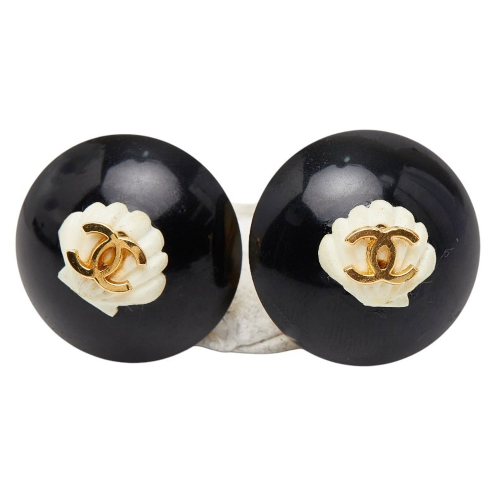Chanel Clip Earrings Gold Plating Plastic: Chanel Clip Earrings Gold Plating Plastic Gold Plating and Plastic details add a touch of luxury to these Chanel Clip Earrings, which feature a sleek black and gold design. Measuring 25.30mm x 25.30mm