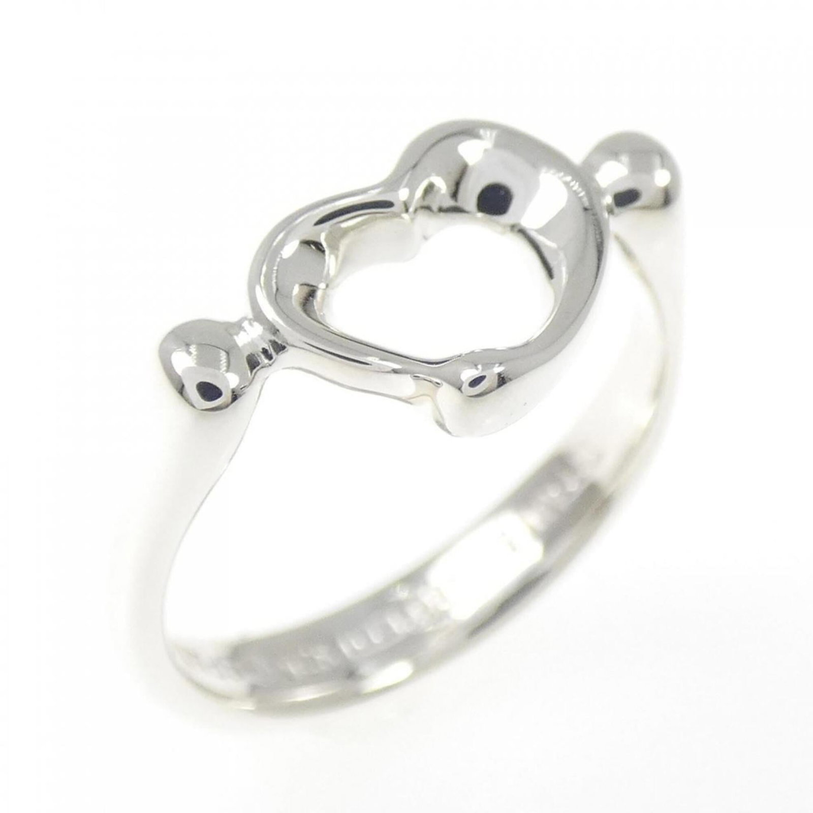 Tiffany Band Ring Silver 925: Tiffany Band Ring Silver 925 Silver 925 Tiffany Band Ring in Excellent Condition. This used band ring features silver 925 material and bears a signature, showcasing the craftsmanship of Tiffany. With 