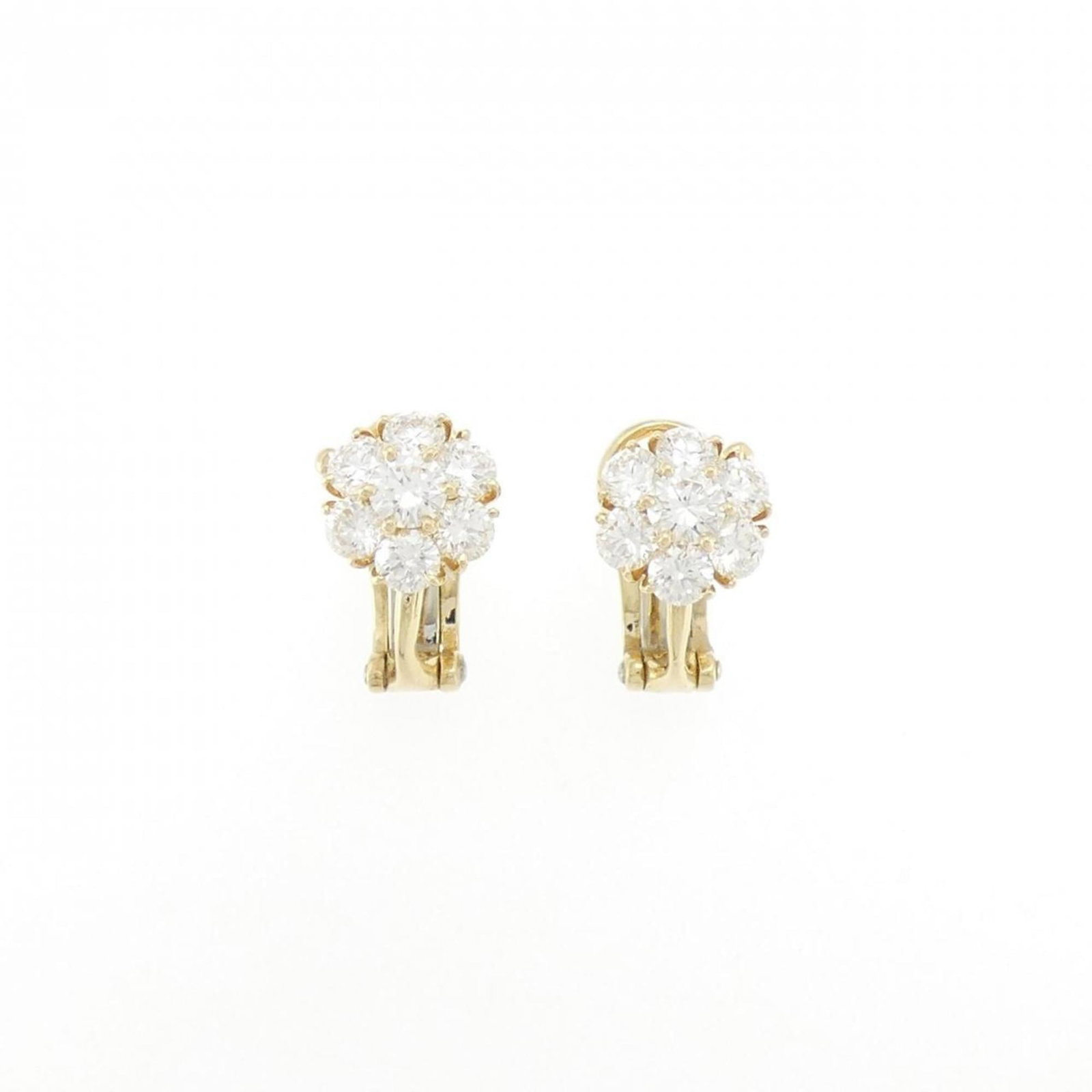 Van Cleef & Arpels Stud Earrings Yellow Gold (18K): Van Cleef & Arpels Stud Earrings Yellow Gold (18K) Stud earrings in 18K yellow gold, bearing a signature. With dimensions of 14.30mm x 8.80mm, these earrings offer a subtle yet elegant presence. In