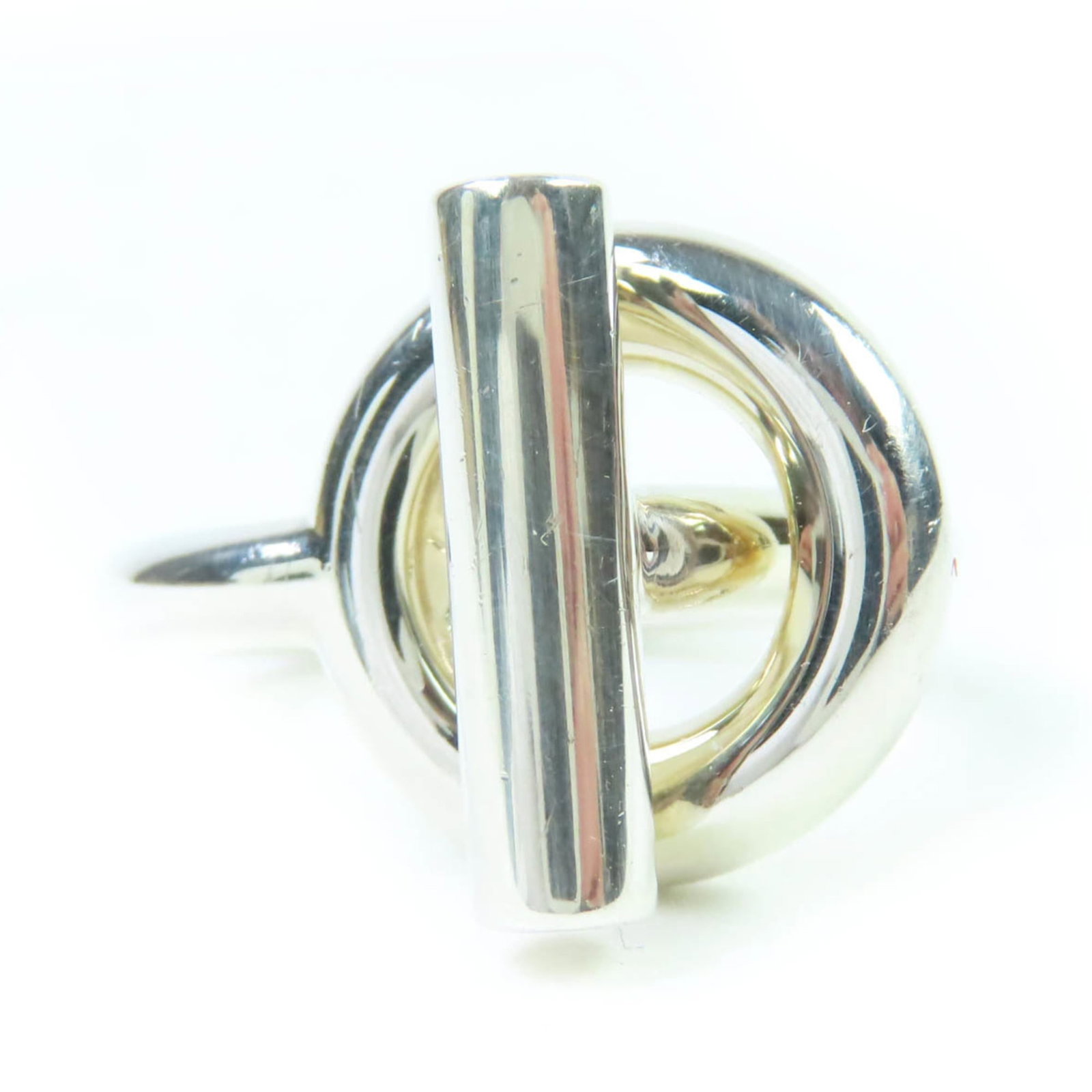 Ring Band Hermes: Ring Band Hermes Made from sterling silver (925), the Ring Band Hermes features a sleek design. With a weight of 9.94g, it's a substantial accessory that adds a touch of elegance to any outfit. In