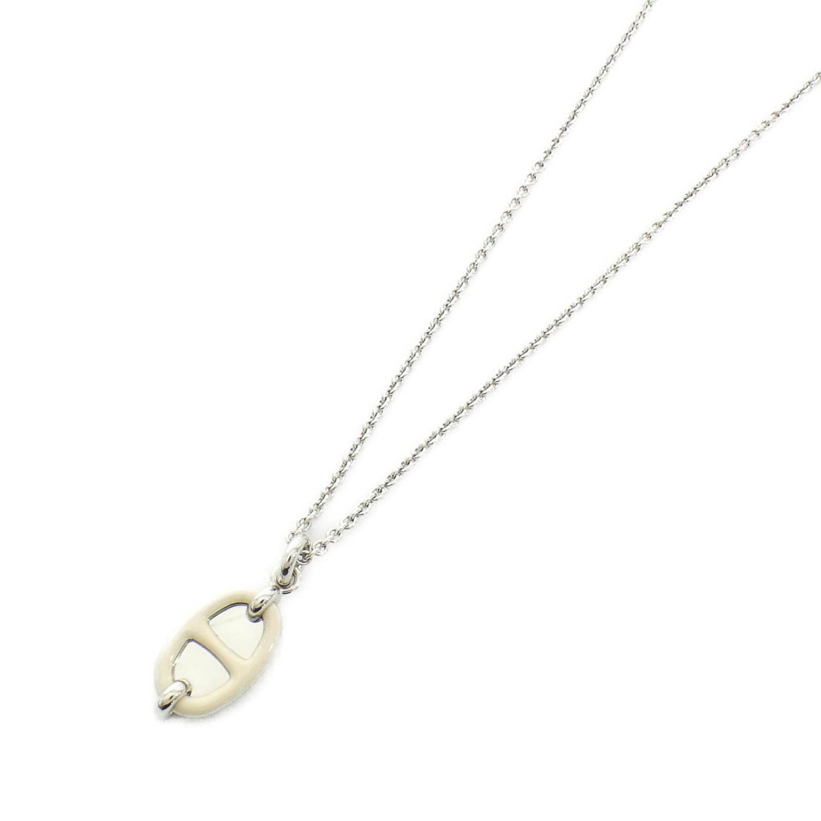 Hermes Mini Maillon Pm 100053Fp Necklace: Hermes Mini Maillon Pm 100053Fp Necklace The Hermes Mini Maillon Pm 100053Fp Necklace features a cream-colored pendant with a 29mm x 12mm size, set on a chain that fits necks measuring 41.5 cm to 47