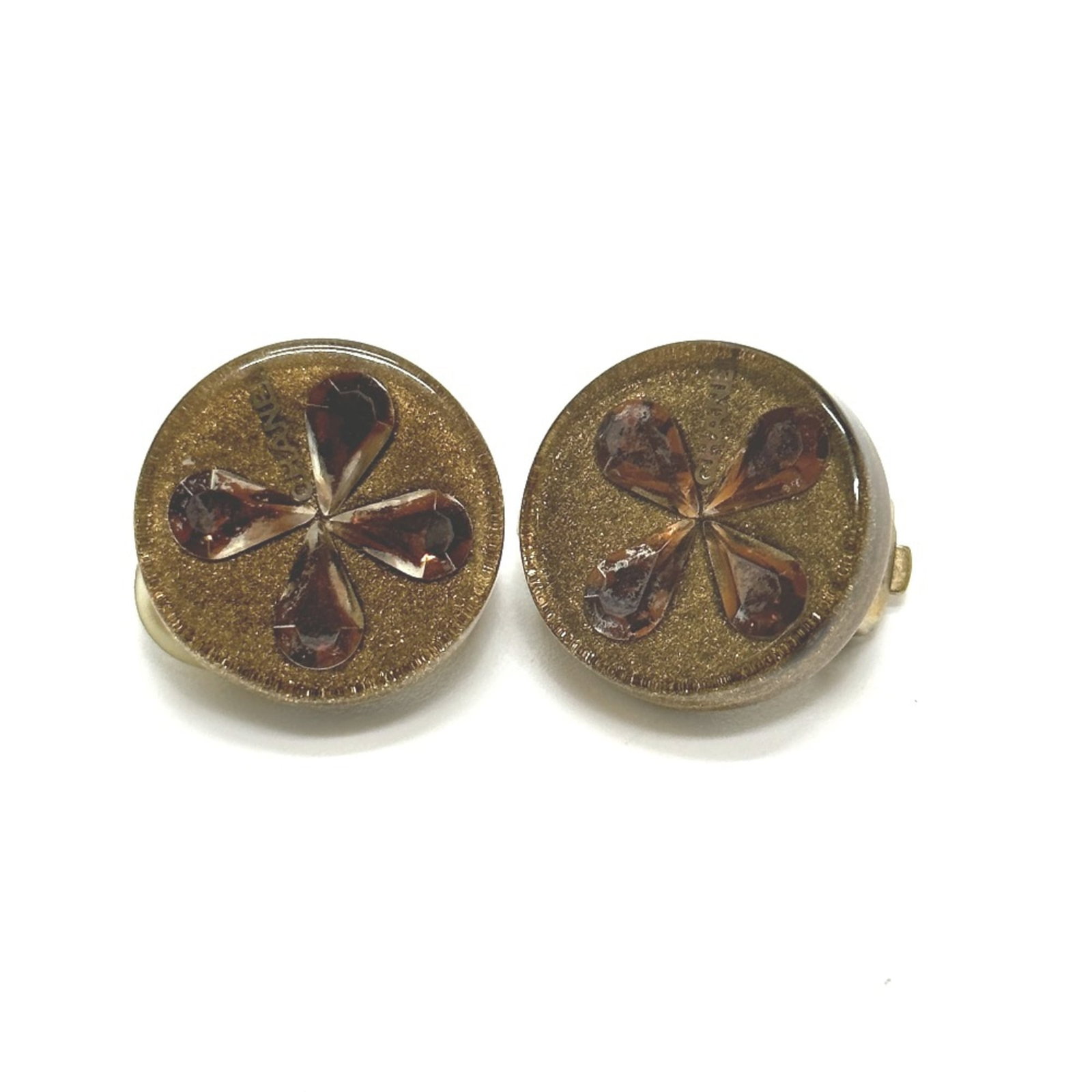 Clip earrings by Chanel: Clip earrings by Chanel Clip earrings by Chanel, featuring a gold finish and measuring 20mm x 20mm in size. The earrings have some traces of usage, with minor scratches and dirt visible, but remain