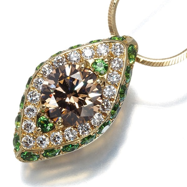 Kashikey Necklace Diamond 1.134Ct/ 0.29Ct Green Garnet 18K 750 Yellow Gold: Kashikey Necklace Diamond 1.134Ct/ 0.29Ct Green Garnet 18K 750 Yellow Gold 18k yellow gold pendant features a natural diamond weighing 1.134 carats, paired with a 0.29 carat green garnet, showcasing