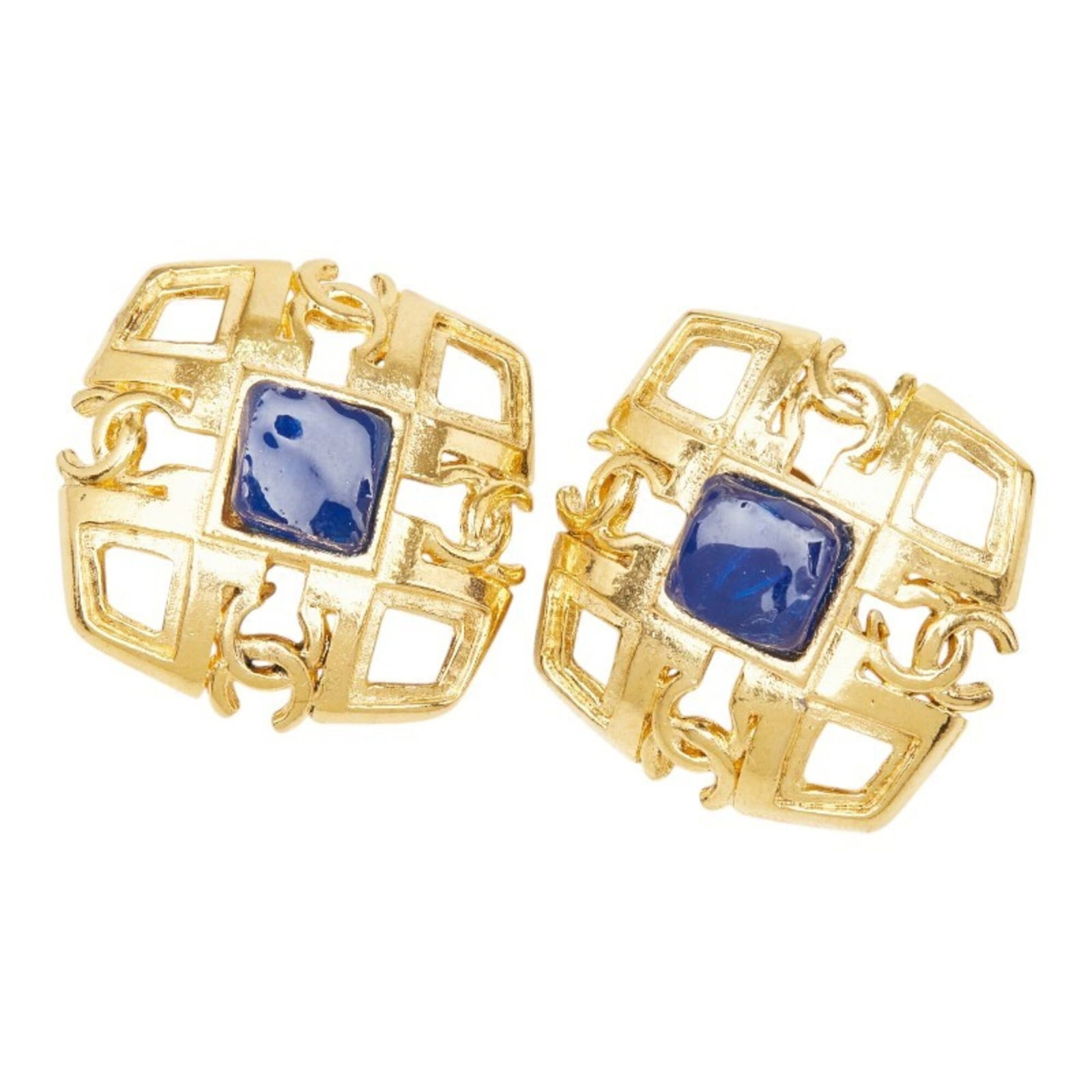 Chanel Clip Earrings: Chanel Clip Earrings Gold clip earrings from the iconic Chanel brand, featuring a timeless design with subtle details. With a size of 38.00mm x 37.60mm, these earrings are a stylish addition to any ou