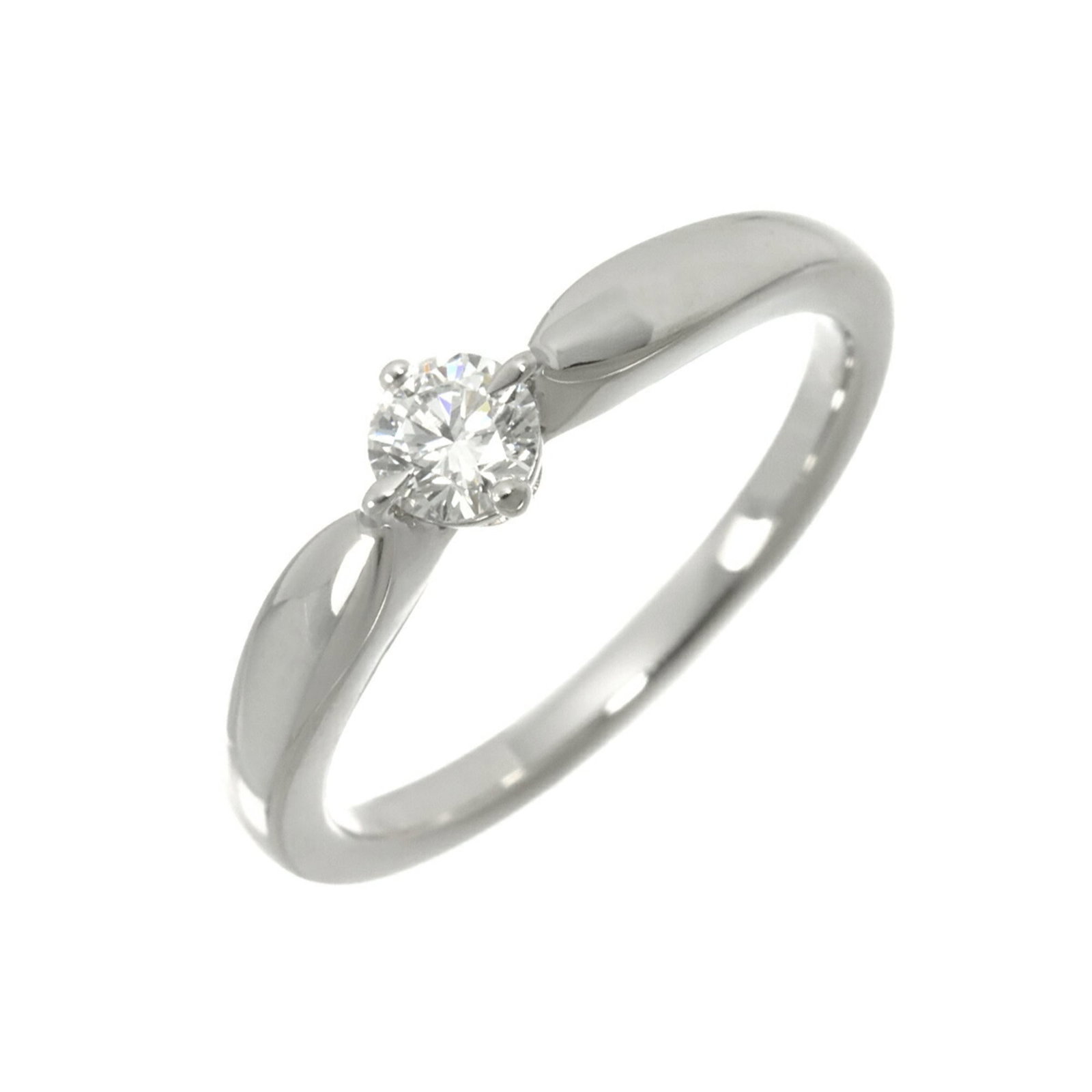 Ring in platinum 950 by Bvlgari: Ring in platinum 950 by Bvlgari Platinum 950 by Bvlgari, a luxurious band ring in excellent condition. This used item boasts hardly any traces of usage and features the iconic brand's signature