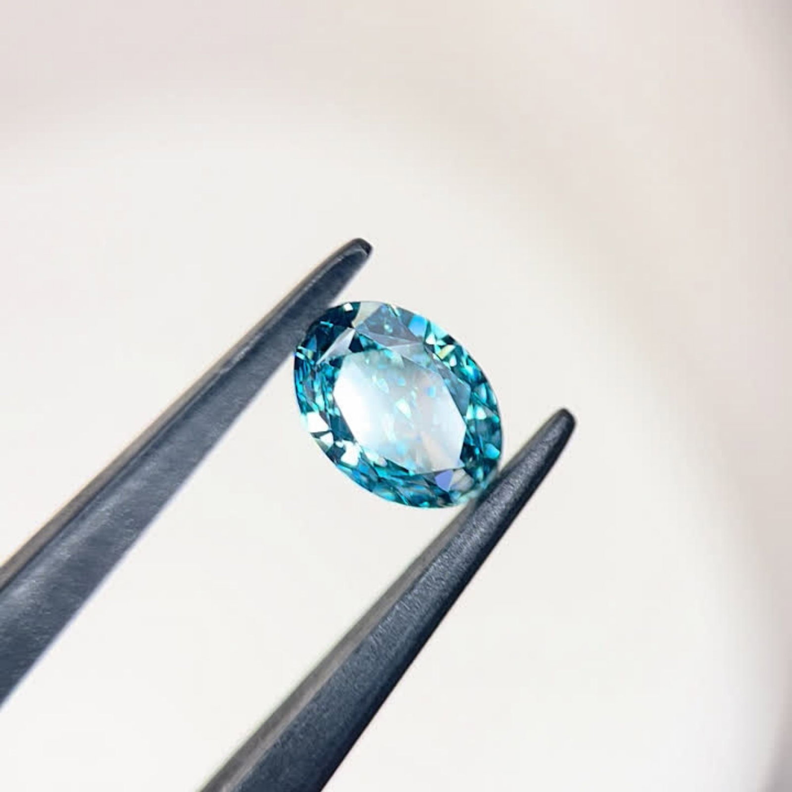 IGI Oval 1.46ct Fancy Vivid Blue VVS2 - Loose Lab Diamond: IGI Oval 1.46ct Fancy Vivid Blue VVS2 - Loose Lab Diamond Item Specifics: Source: This Is A Real Diamond Grown In A Lab Not Mined. Carat: 1.46 Cut: - Color: Fancy Vivid Blue Clarity: VVS2 Polish: EX S