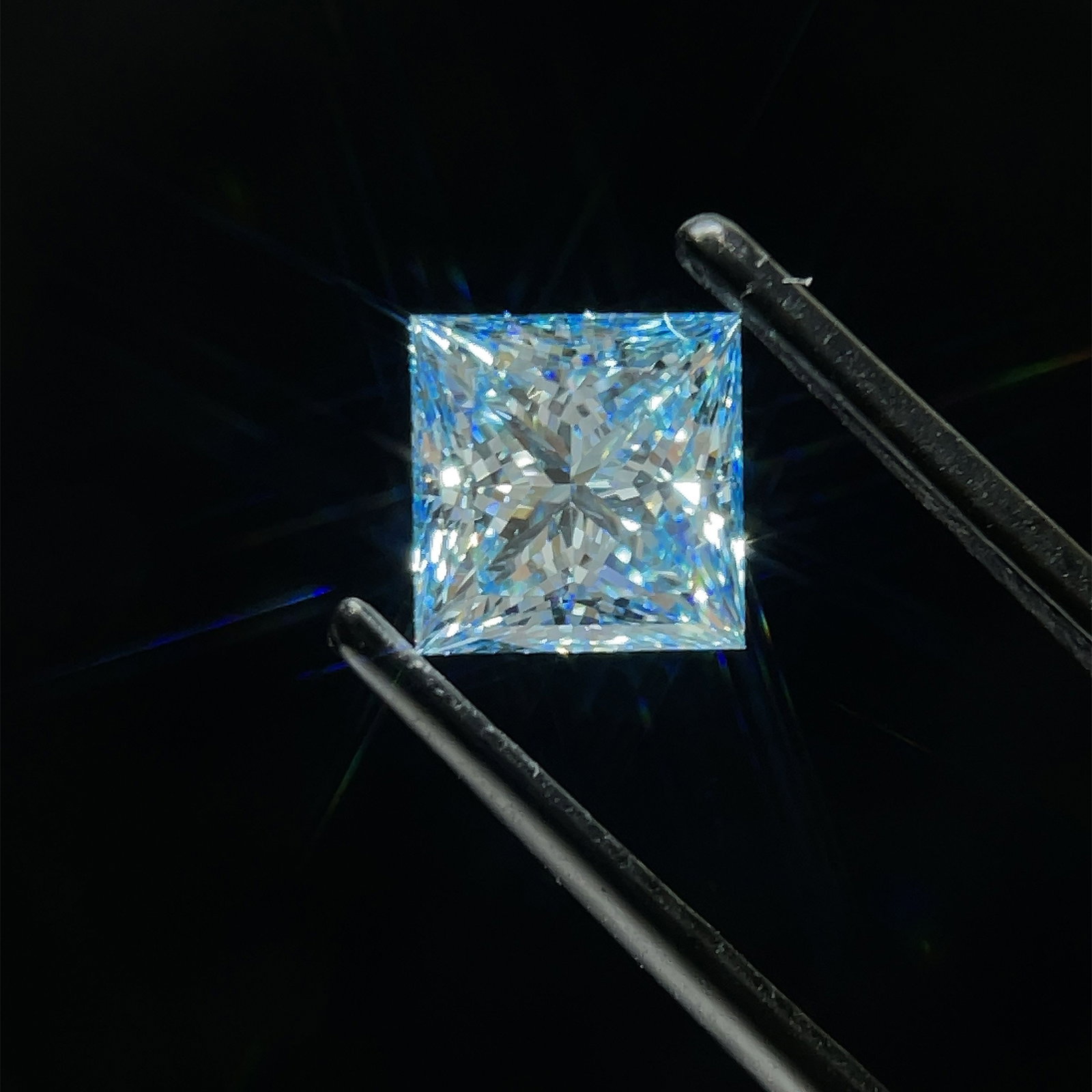 IGI Princess 1.53ct Fancy Vivid Blue VVS2 - Loose Lab Diamond: IGI Princess 1.53ct Fancy Vivid Blue VVS2 - Loose Lab Diamond Item Specifics: Source: This Is A Real Diamond Grown In A Lab Not Mined. Carat: 1.53 Cut: - Color: Fancy Vivid Blue Clarity: VVS2 Polish: 