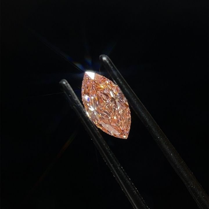 IGI Marquise 1.35ct Fancy Vivid Pink VVS2 - Loose Lab Diamond: IGI Marquise 1.35ct Fancy Vivid Pink VVS2 - Loose Lab Diamond Item Specifics: Source: This Is A Real Diamond Grown In A Lab Not Mined. Carat: 1.35 Cut: - Color: Fancy Vivid Pink Clarity: VVS2 Polish: 