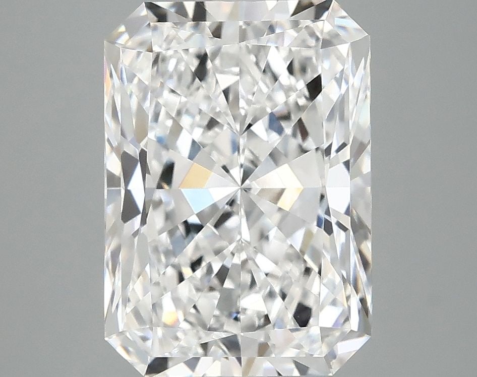 IGI Radiant 4.04ct E VVS2 - Loose Lab Diamond: IGI Radiant 4.04ct E VVS2 - Loose Lab Diamond Item Specifics: Source: This Is A Real Diamond Grown In A Lab Not Mined. Carat: 4.04 Cut: - Color: E Clarity: VVS2 Polish: EX Symmetry: EX Measurements: 1