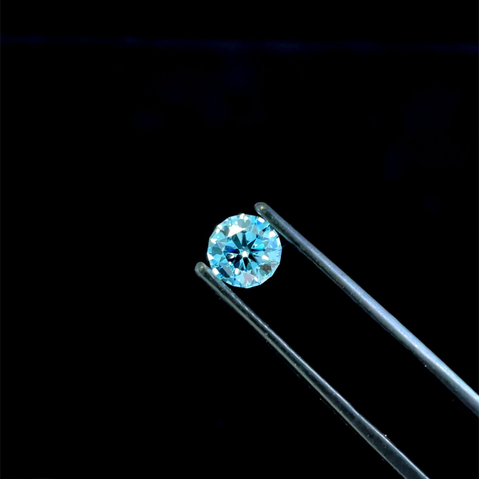 IGI Round 1.08ct Fancy Vivid Blue VVS2 - Loose Lab Diamond: IGI Round 1.08ct Fancy Vivid Blue VVS2 - Loose Lab Diamond Item Specifics: Source: This Is A Real Diamond Grown In A Lab Not Mined. Carat: 1.08 Cut: Color: Fancy Vivid Blue Clarity: VVS2 Polish: EX