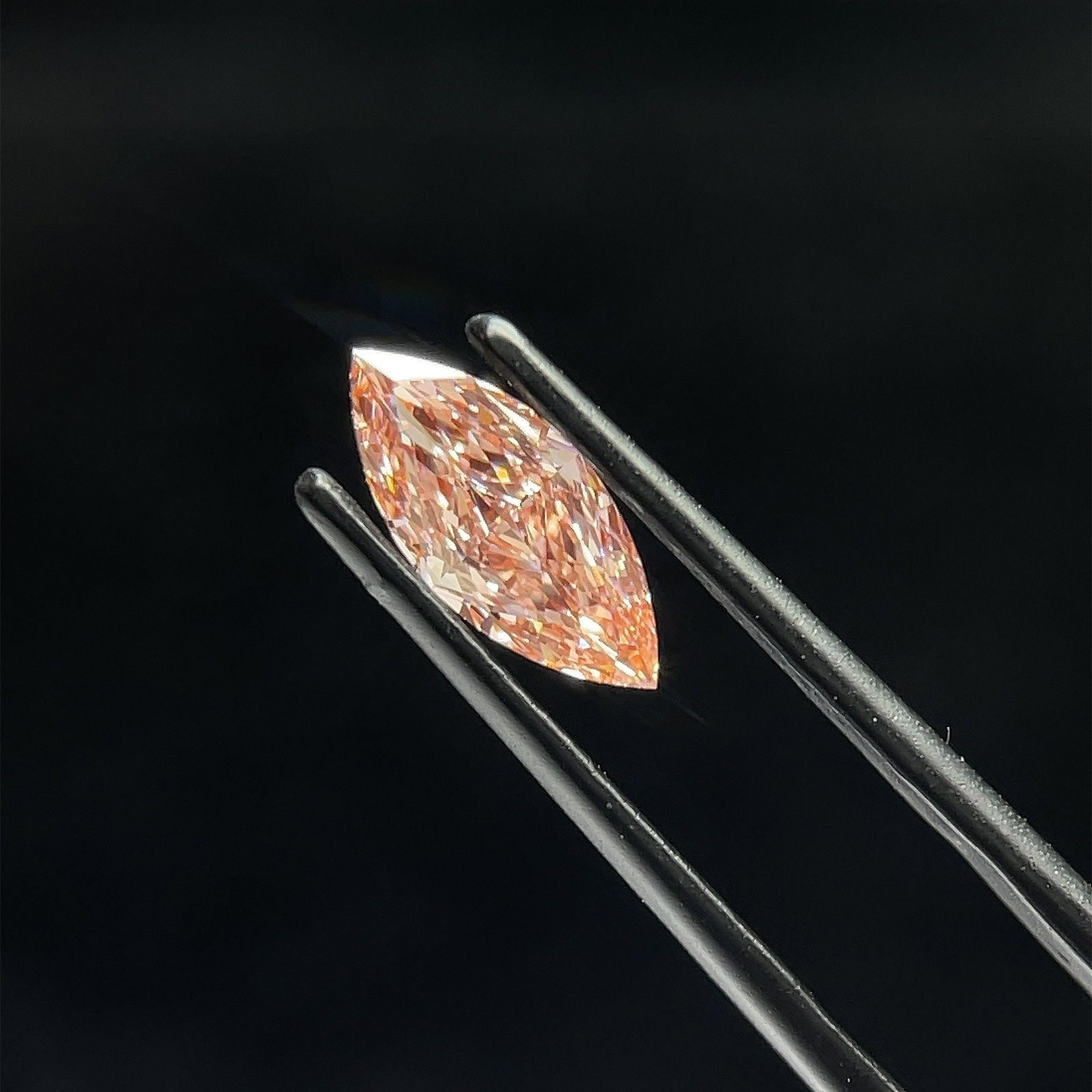 IGI Marquise 1.13ct Fancy Vivid Pink VVS1 - Loose Lab Diamond: IGI Marquise 1.13ct Fancy Vivid Pink VVS1 - Loose Lab Diamond Item Specifics: Source: This Is A Real Diamond Grown In A Lab Not Mined. Carat: 1.13 Cut: - Color: Fancy Vivid Pink Clarity: VVS1 Polish: 
