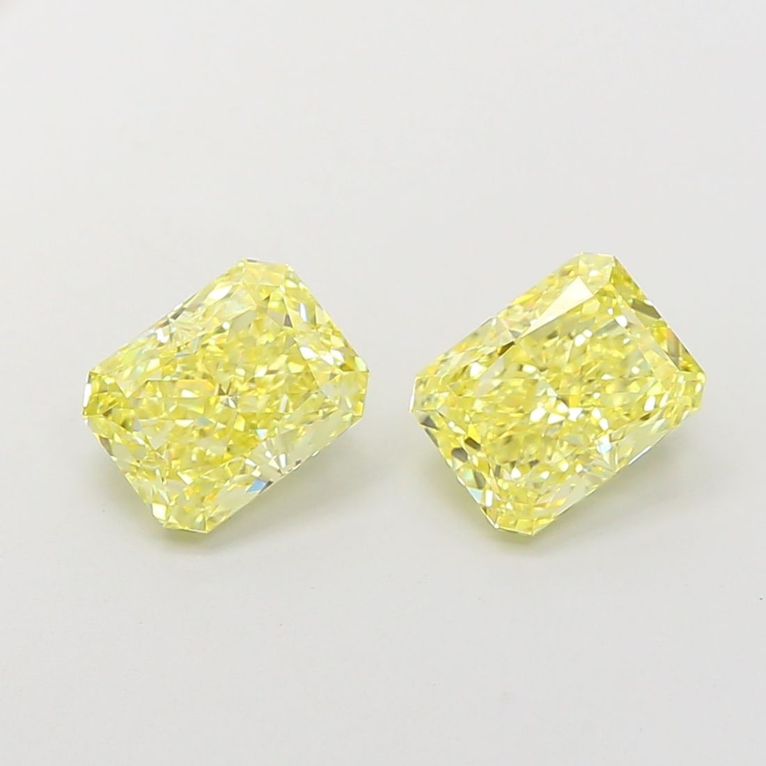 IGI Radiant 2.08ct Fancy Intense Yellow VVS2 - Loose Lab Diamond: IGI Radiant 2.08ct Fancy Intense Yellow VVS2 - Loose Lab Diamond Item Specifics: Source: This Is A Real Diamond Grown In A Lab Not Mined. Carat: 2.08 Cut: - Color: Fancy Intense Yellow Clarity: VVS2