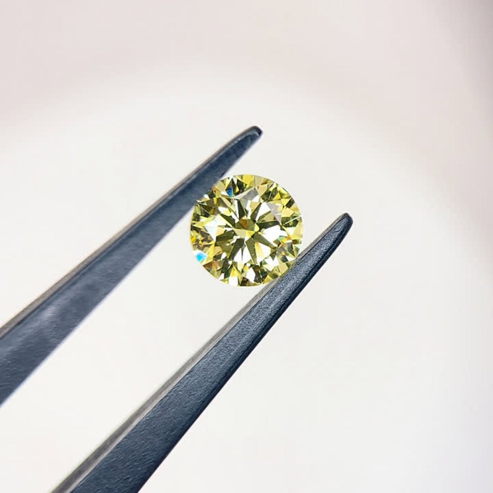 IGI Round 1.24ct Fancy Intense Yellow VVS1 - Loose Lab Diamond: IGI Round 1.24ct Fancy Intense Yellow VVS1 - Loose Lab Diamond Item Specifics: Source: This Is A Real Diamond Grown In A Lab Not Mined. Carat: 1.24 Cut: EX Color: Fancy Intense Yellow Clarity: VVS1