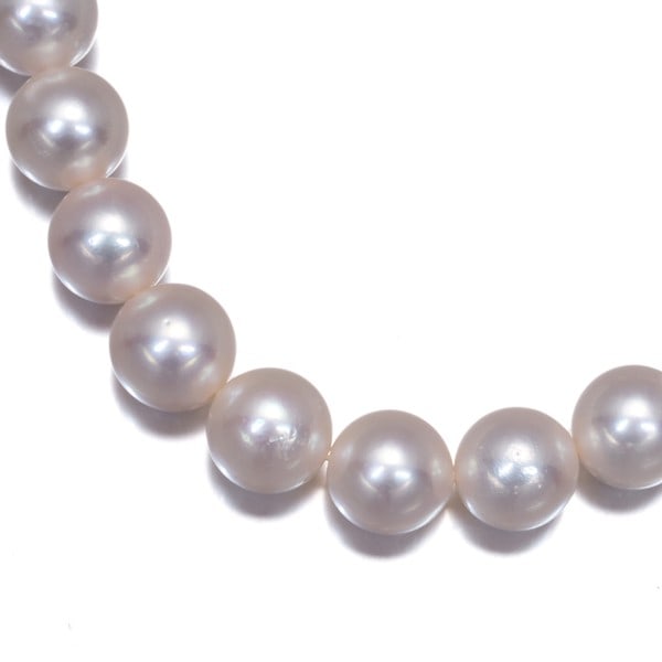 Akoya pearl necklace silver 7.1-7.4mm mikimoto: Akoya pearl necklace silver 7.1-7.4mm mikimoto Silver necklace featuring cultured Akoya pearls with a diameter range of 7.1-7.4mm, crafted by MIKIMOTO. This elegant piece showcases the beauty of