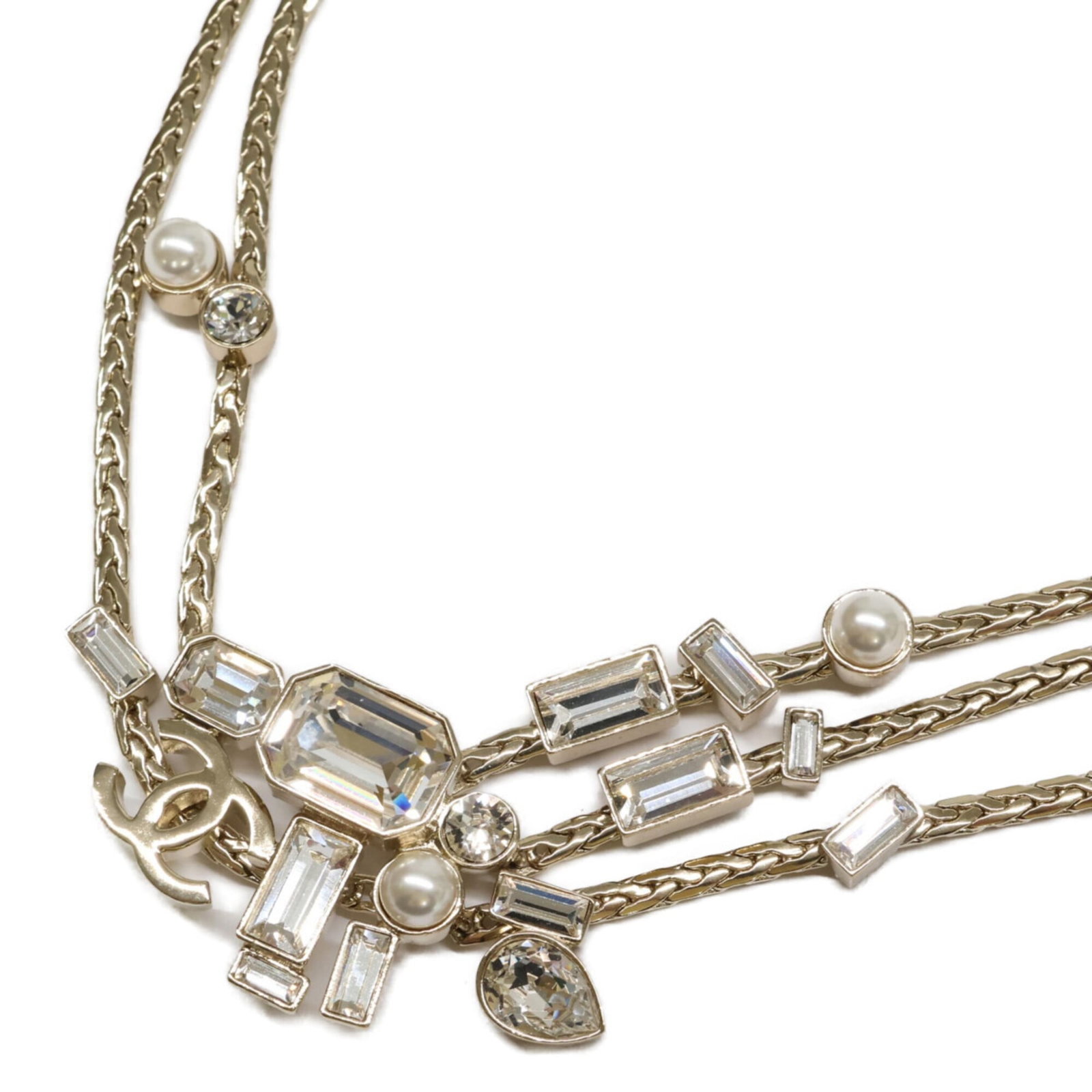 Women's light gold pearl choker necklace with bijou and coco mark ribbon.: Women's light gold pearl choker necklace with bijou and coco mark ribbon. Light gold pearl choker necklace with intricate bijou and coco mark ribbon details adds a touch of timeless elegance to any ou