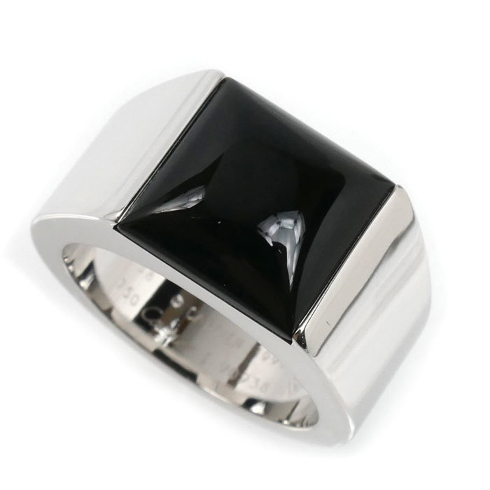 White Gold Cartier Band Ring 18K: White Gold Cartier Band Ring 18K White Gold Cartier Band Ring 18K features an 18k white gold band with onyx stones. The ring has some scratches and dirt, but remains in very good condition. Available