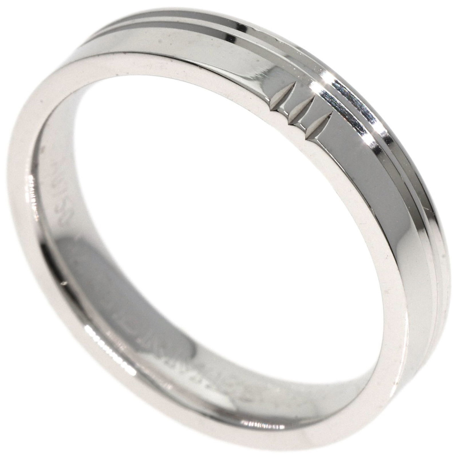 Hermes Band Ring White Gold (18K): Hermes Band Ring White Gold (18K) This Hermes band ring in white gold (18K) showcases elegant simplicity. With its classic design and high-quality material, it's a timeless accessory for everyday