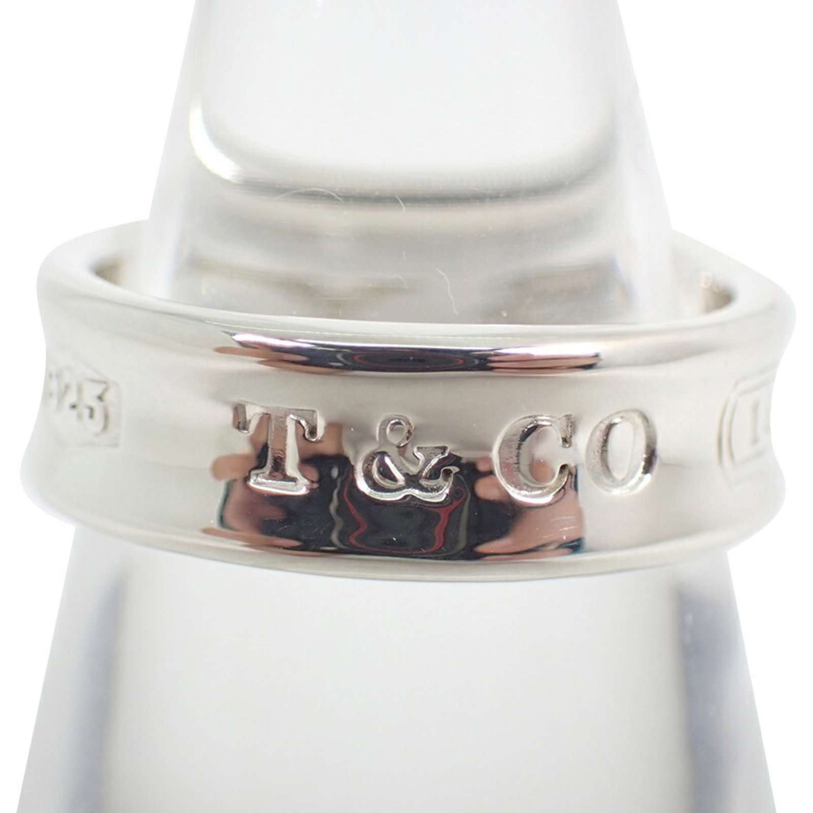 Sterling Silver Ring Tiffany Band: Sterling Silver Ring Tiffany Band Sterling Silver Ring Tiffany Band - A Like New Condition, High-Quality Item. Made from sterling silver 925 and featuring the iconic Tiffany brand, this band ring boas