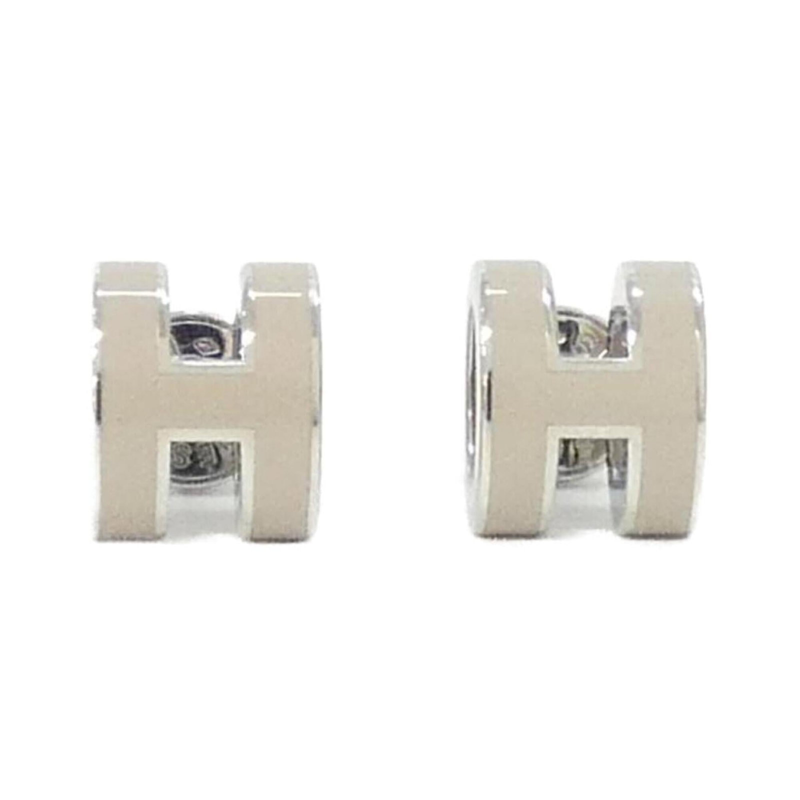 Hermes Pop H Mini 608002Fp Earrings: Hermes Pop H Mini 608002Fp Earrings Palladium earrings from Hermes featuring the iconic Pop H Mini design, with a subtle maroon color and precise dimensions. The earrings show signs of light usage,