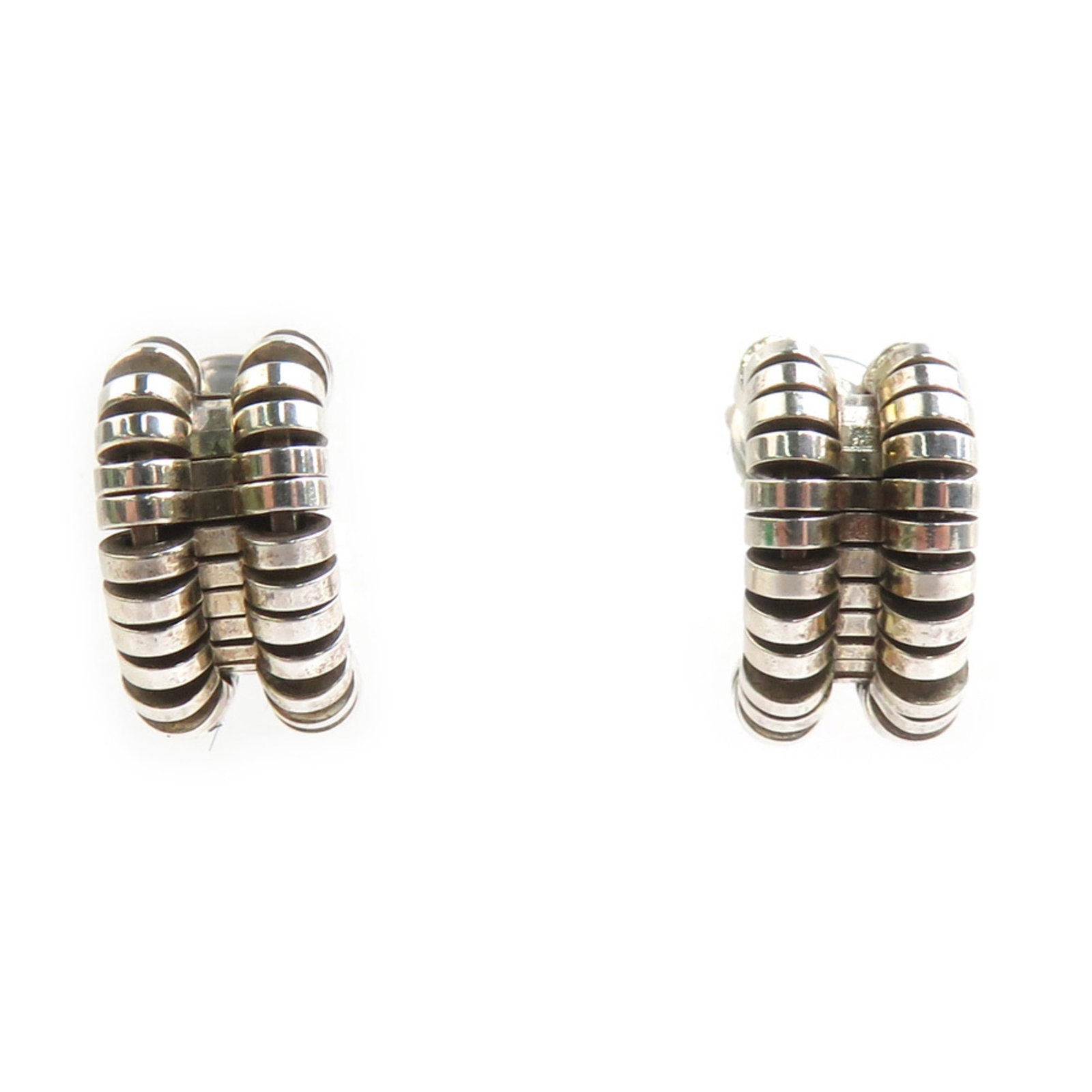 Veneta Hoop Earrings Silver 925: Veneta Hoop Earrings Silver 925 Silver 925 hoop earrings from Bottega Veneta, bearing traces of usage and minor scratches. Made with high-quality silver material, these elegant earrings offer a timele