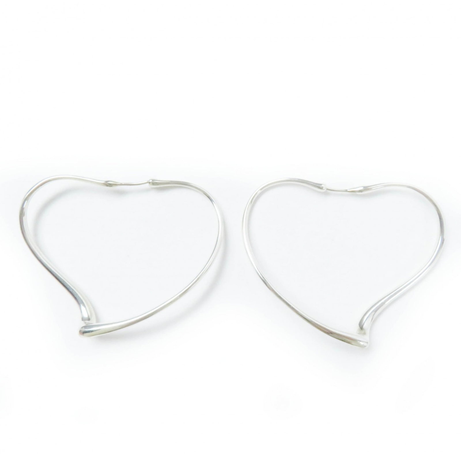 Tiffany Hoop Earrings: Tiffany Hoop Earrings Silver Tiffany Hoop Earrings with a classic design, measuring 40.00mm x 50.00mm and weighing 9.5g. The earrings bear a few traces of usage, some scratches / dirt visible but
