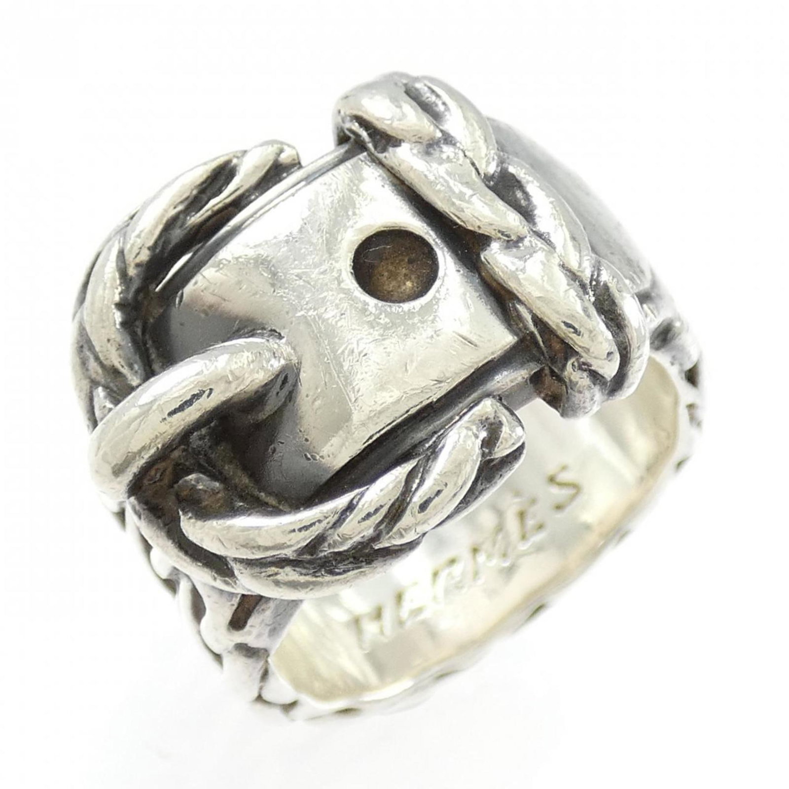 Ring Band Hermes: Ring Band Hermes 51 US Size, Women's Hermes Ring Band in Acceptable Condition. This used band ring features traces of usage and minor damages/dirt, still suitable for continued wear. The signature