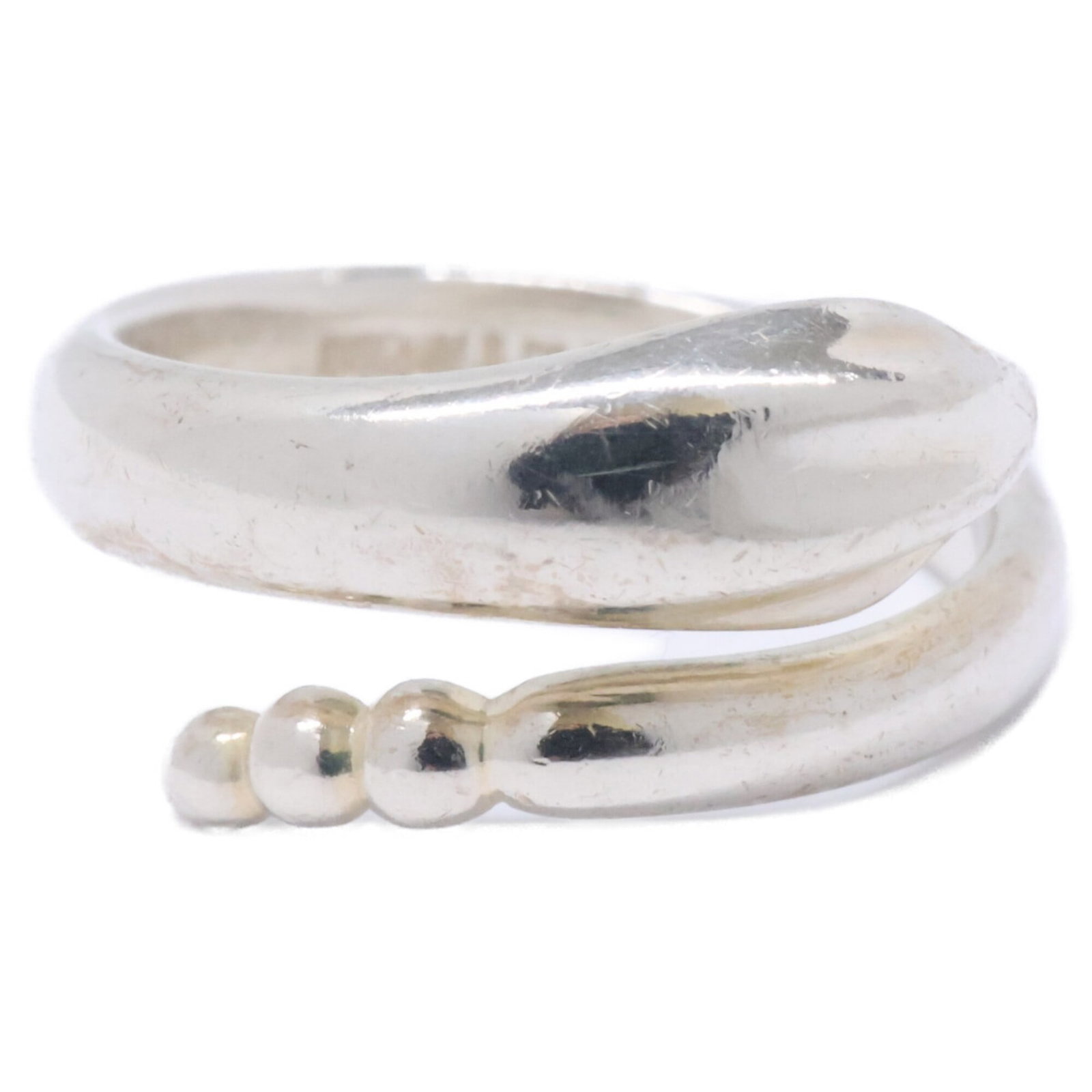 Tiffany Band Ring Silver 925: Tiffany Band Ring Silver 925 Silver 925 band ring from Tiffany, with its classic design and elegant finish. This used item shows some signs of wear, including scratches and minor dirt, but remains in