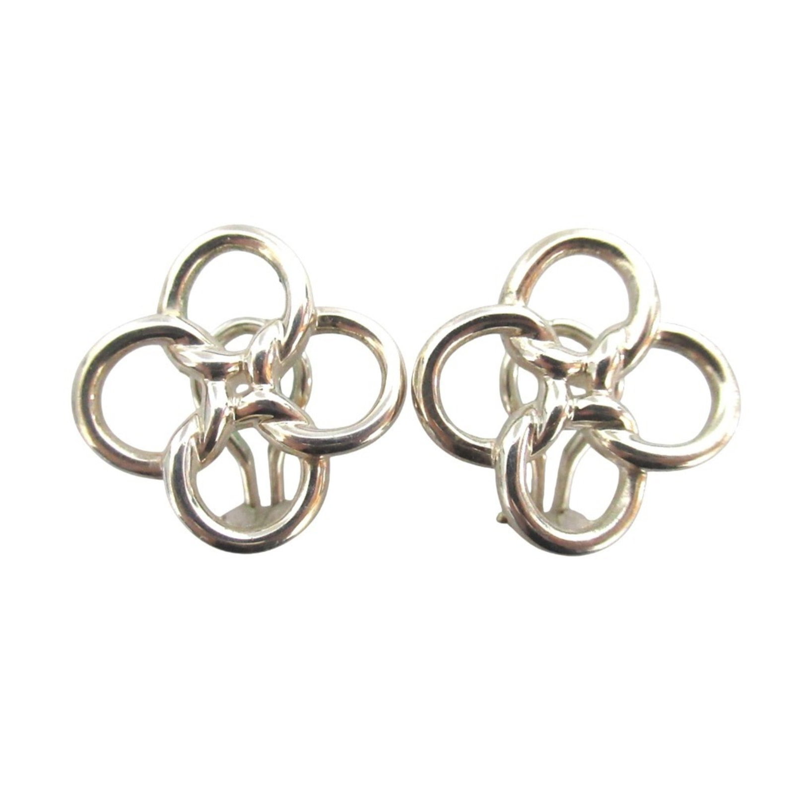 Silver clip earrings Tiffany: Silver clip earrings Tiffany Silver clip earrings from Tiffany feature a sleek, silver design with a subtle shine. Made from high-quality 925 silver, these earrings are durable and long-lasting. With 