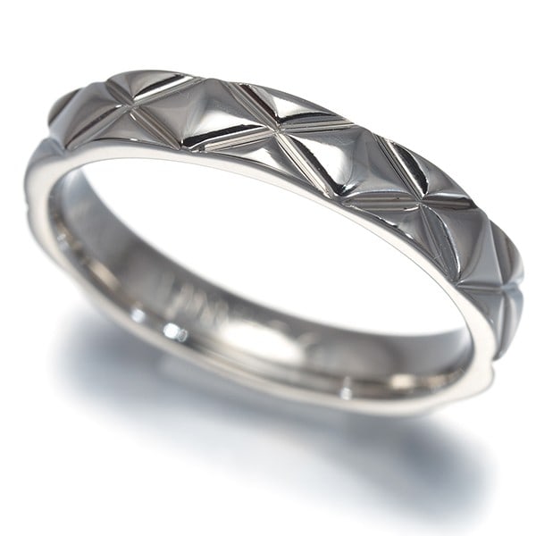 Platinum ring matelasse medium Eu51 950 Chanel: Platinum ring matelasse medium Eu51 950 Chanel Platinum ring matelasse medium Eu51 950 Chanel features a striking design with no main stone, showcasing the intricate details of the matelasse pattern.