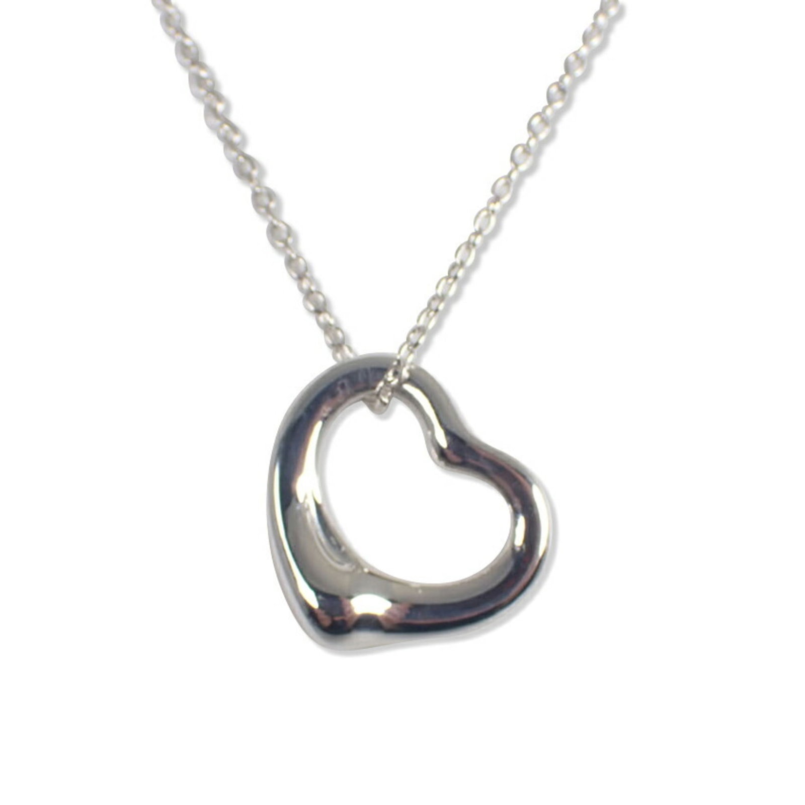 Tiffany & Co. 925 Heart Pendant Necklace: Tiffany & Co. 925 Heart Pendant Necklace Sterling silver pendant necklace with a classic Tiffany & Co. design, featuring a heart-shaped pendant in 925 quality. The necklace boasts a comfortable fit wi