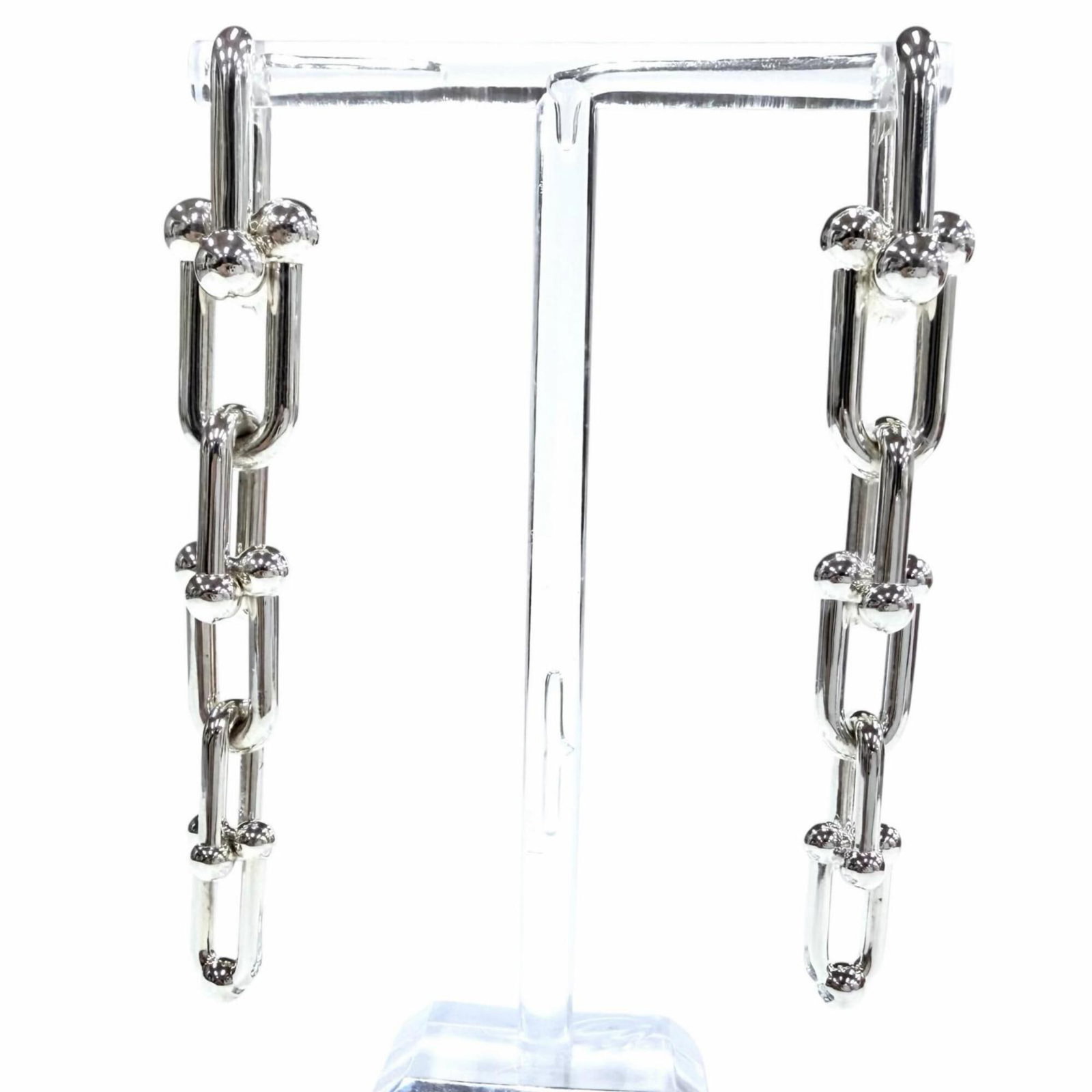 Silver 925 stud earrings by Tiffany: Silver 925 stud earrings by Tiffany Silver 925 stud earrings by Tiffany, featuring a sleek and modern design. Made from high-quality silver 925 material, these earrings boast a classic look that's bot