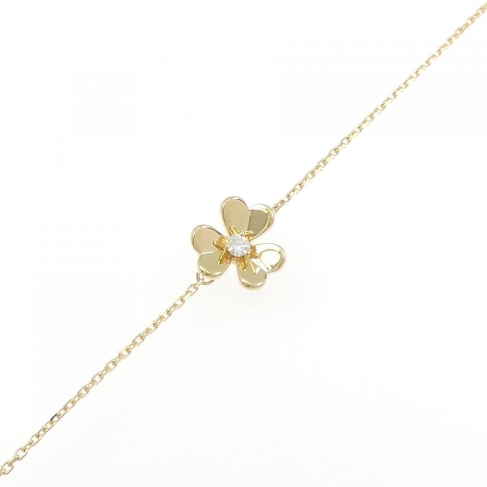 Charm Bracelet Gold Yellow Van Arpels Cleef: Charm Bracelet Gold Yellow Van Arpels Cleef Yellow Gold Van Cleef & Arpels Charm Bracelet with Diamond Stone. This 18K yellow gold charm bracelet features a diamond stone, measuring approximately 16cm