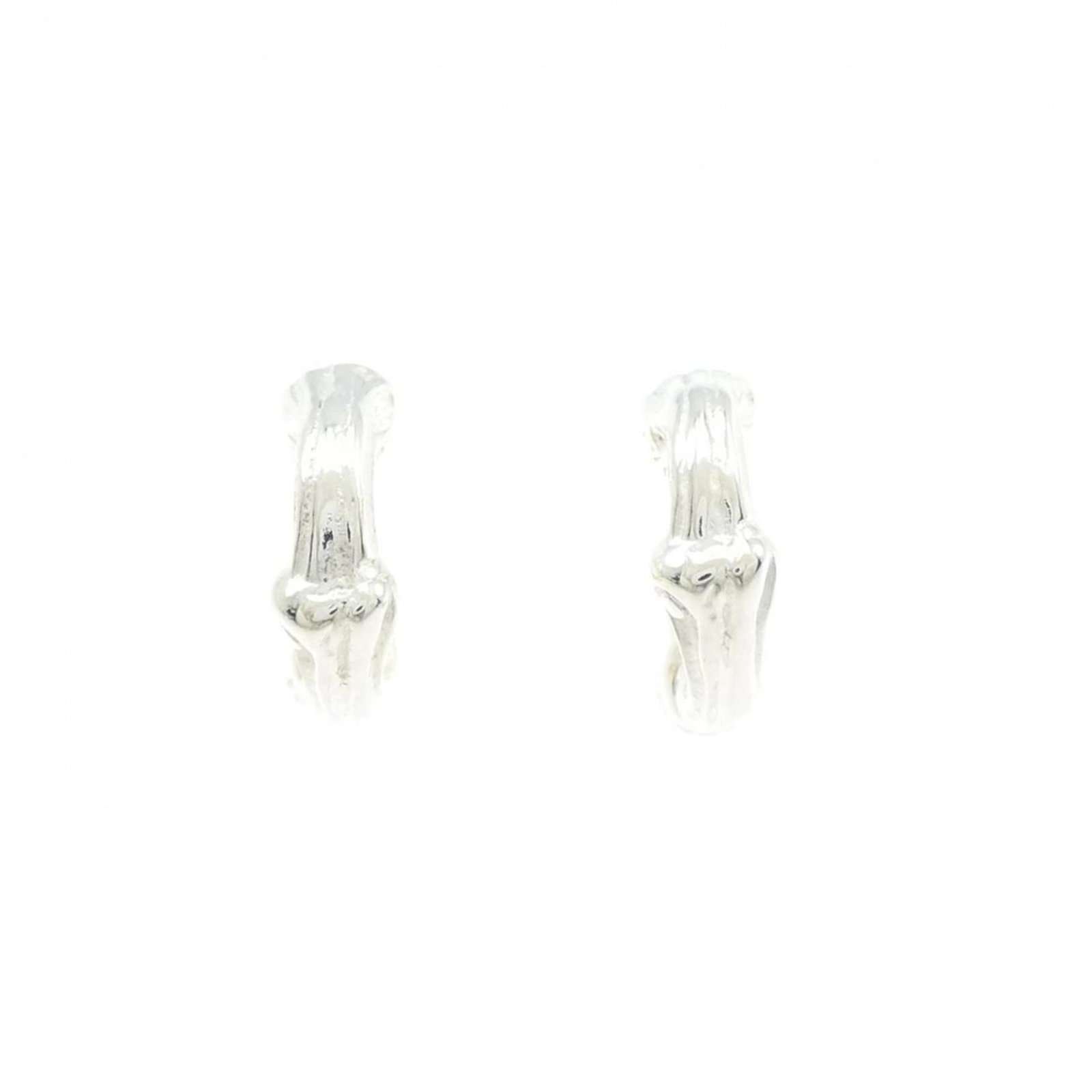 Silver 925 stud earrings by Tiffany: Silver 925 stud earrings by Tiffany Silver 925 stud earrings by Tiffany, featuring a classic design with subtle shine. Made from high-quality silver, these earrings showcase a timeless elegance that