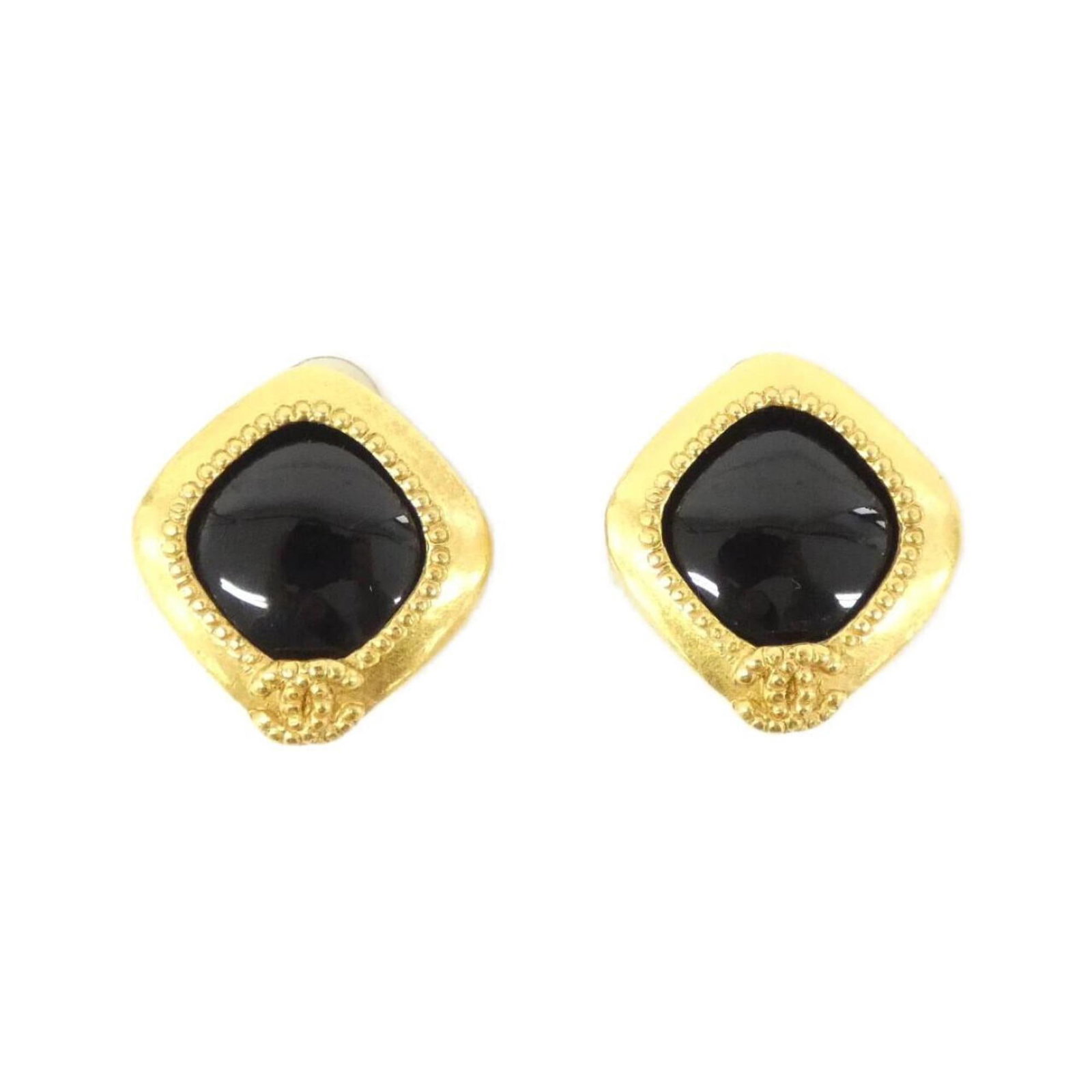 Chanel Clip Earrings: Chanel Clip Earrings Black and gold clip earrings from Chanel, featuring a sleek design with a few traces of usage visible. The earrings have some minor scratches and dirt but remain in very good