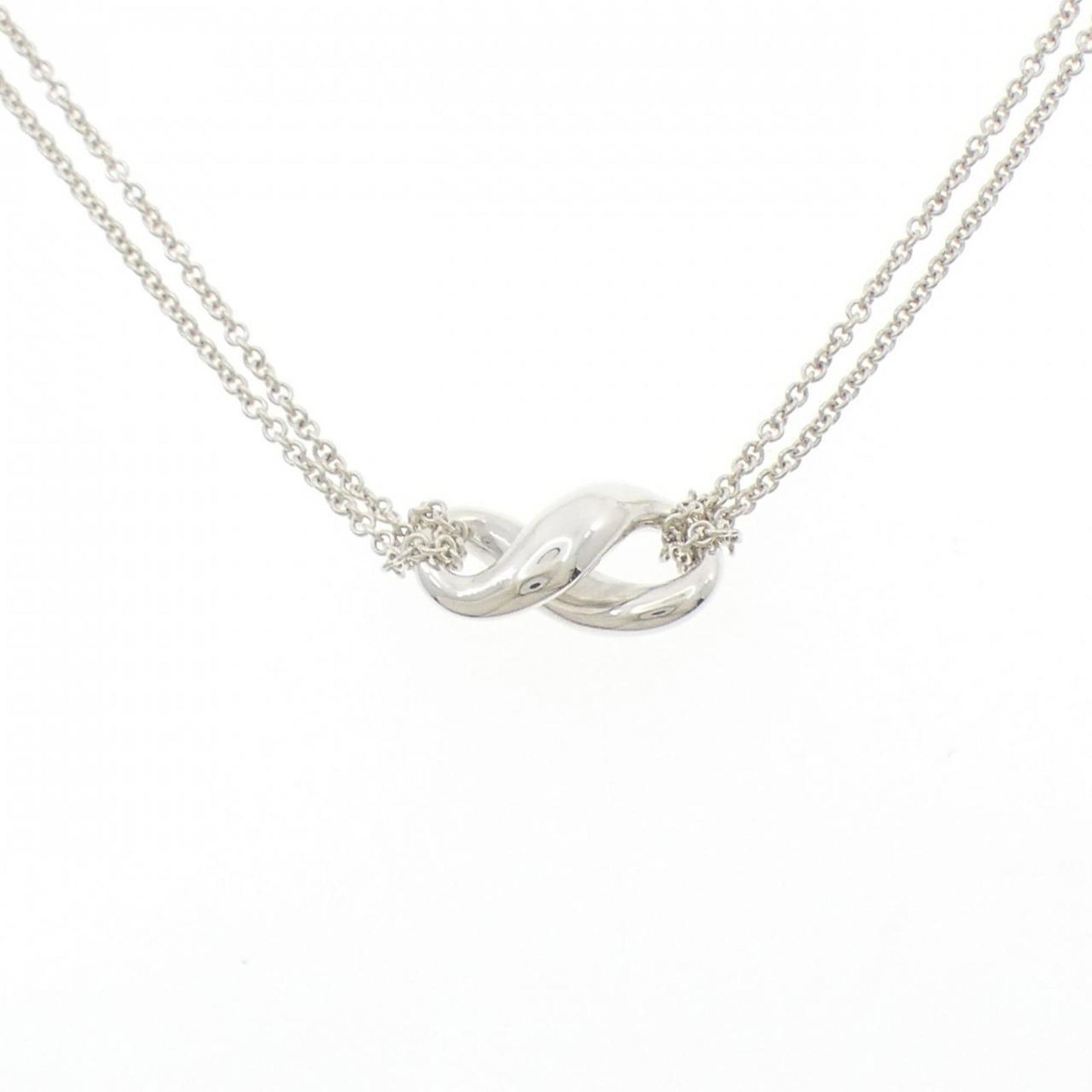 Figure Eight Necklace Tiffany: Figure Eight Necklace Tiffany Silver 925 Figure Eight Necklace from Tiffany, featuring a classic design with a few traces of usage and minor scratches. The necklace falls in very good condition